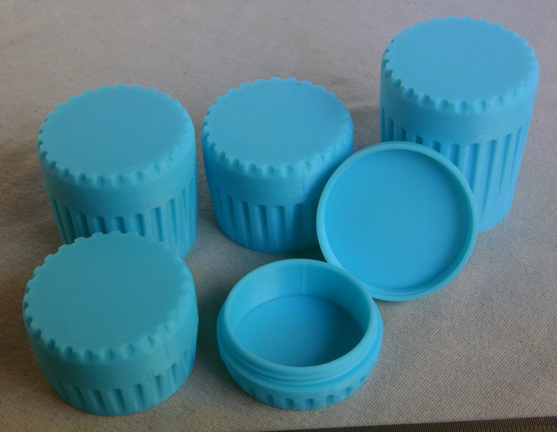 Dose D=33mm mit Schraubverschluß für Kleinteile; Can with screw cap for small parts diameter 33 mm