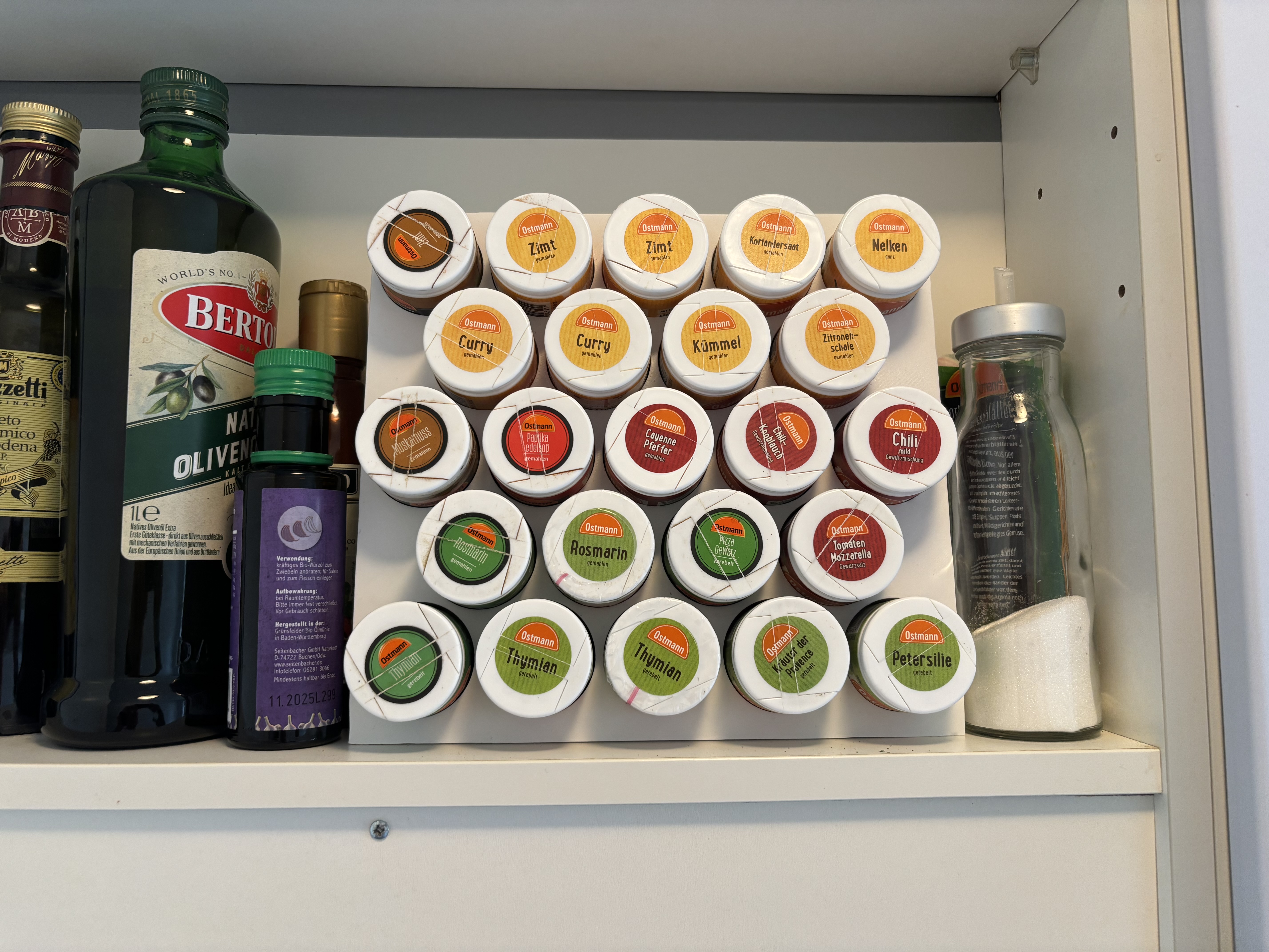 Shelf for vertical Storage of Spices