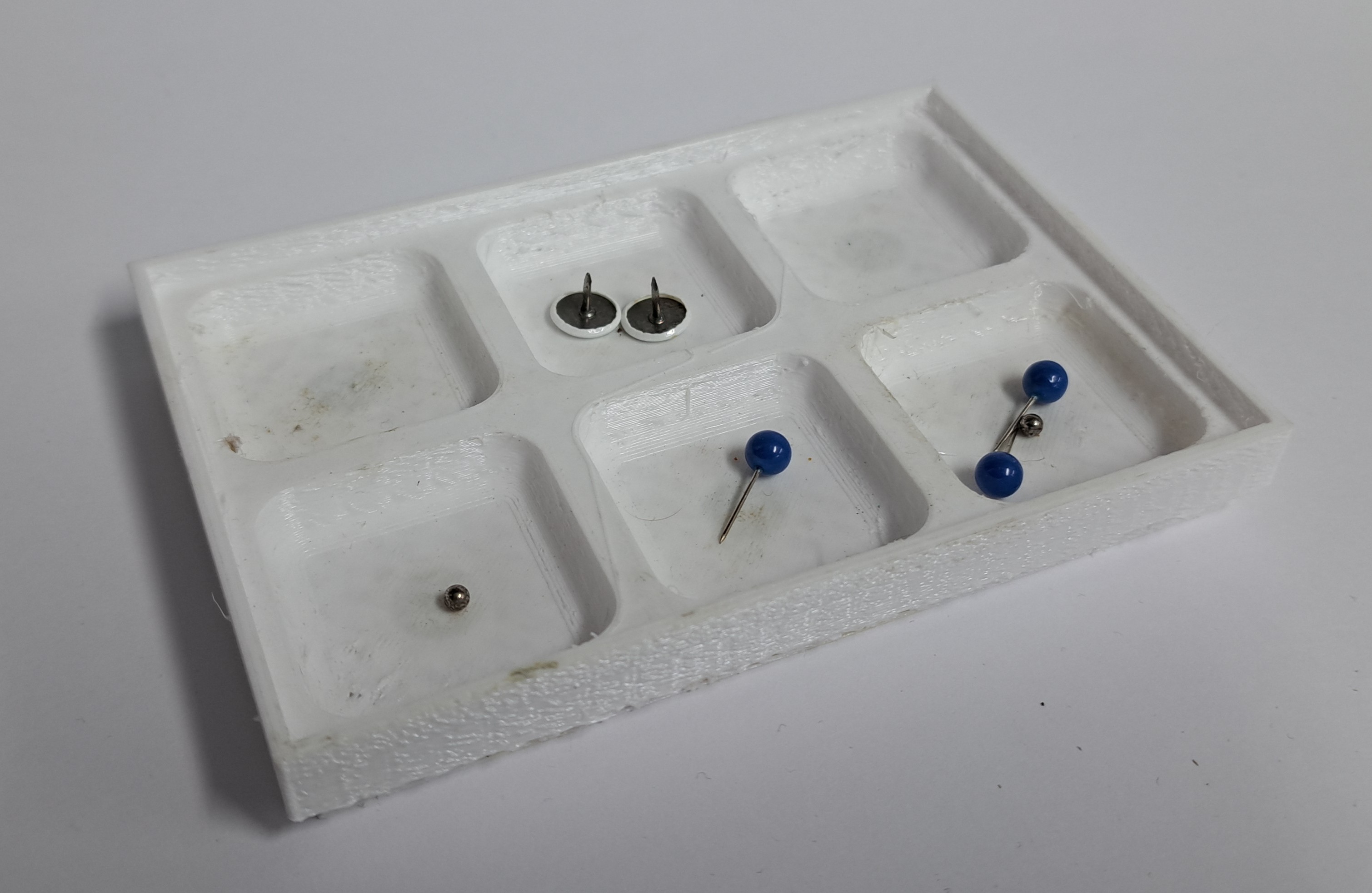 Magnetic tray for screws etc. (Creo, STEP)