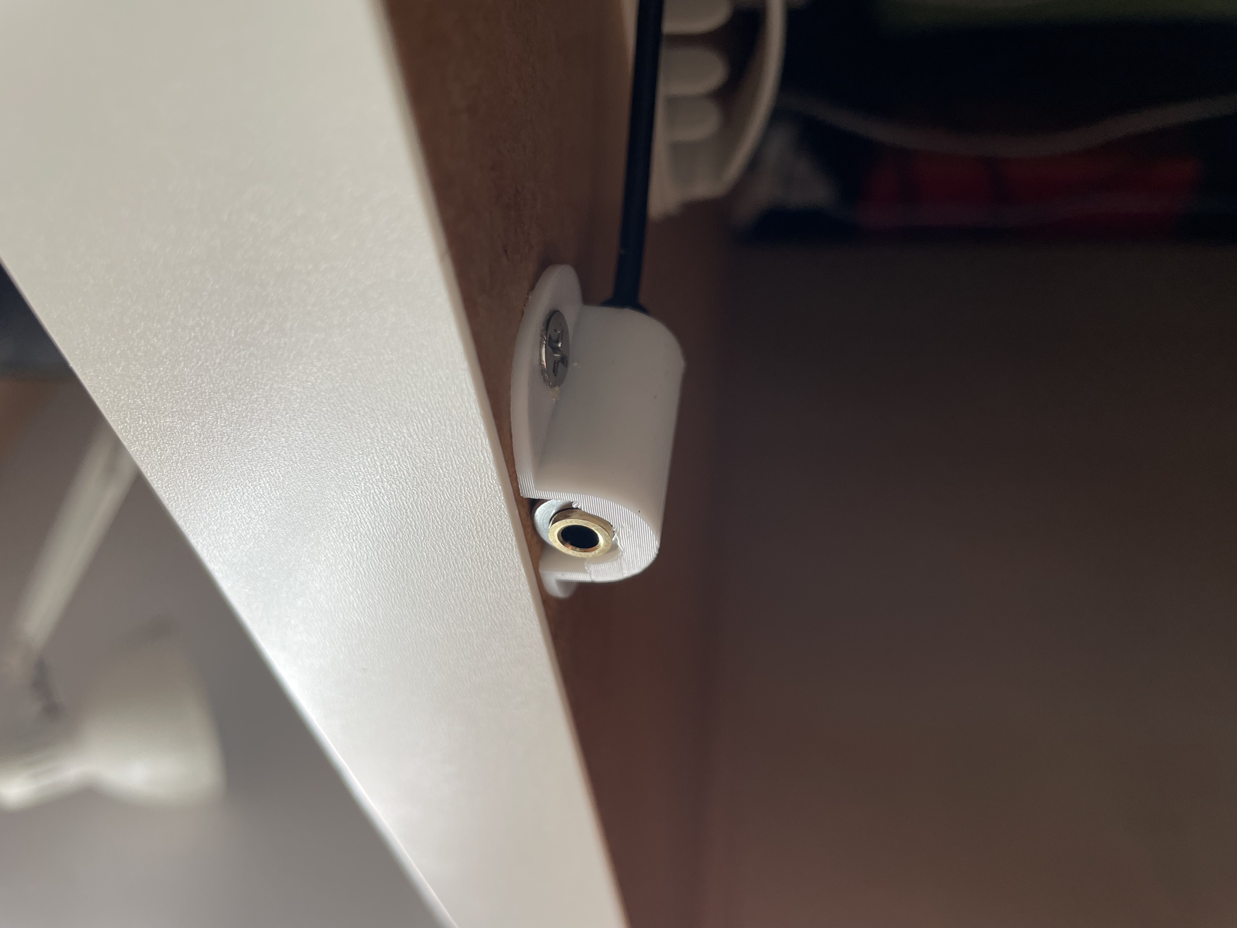 Amazon Basics 3.5 stereo extension cable holder