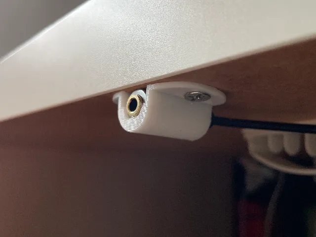 Amazon Basics 3.5 stereo extension cable holder