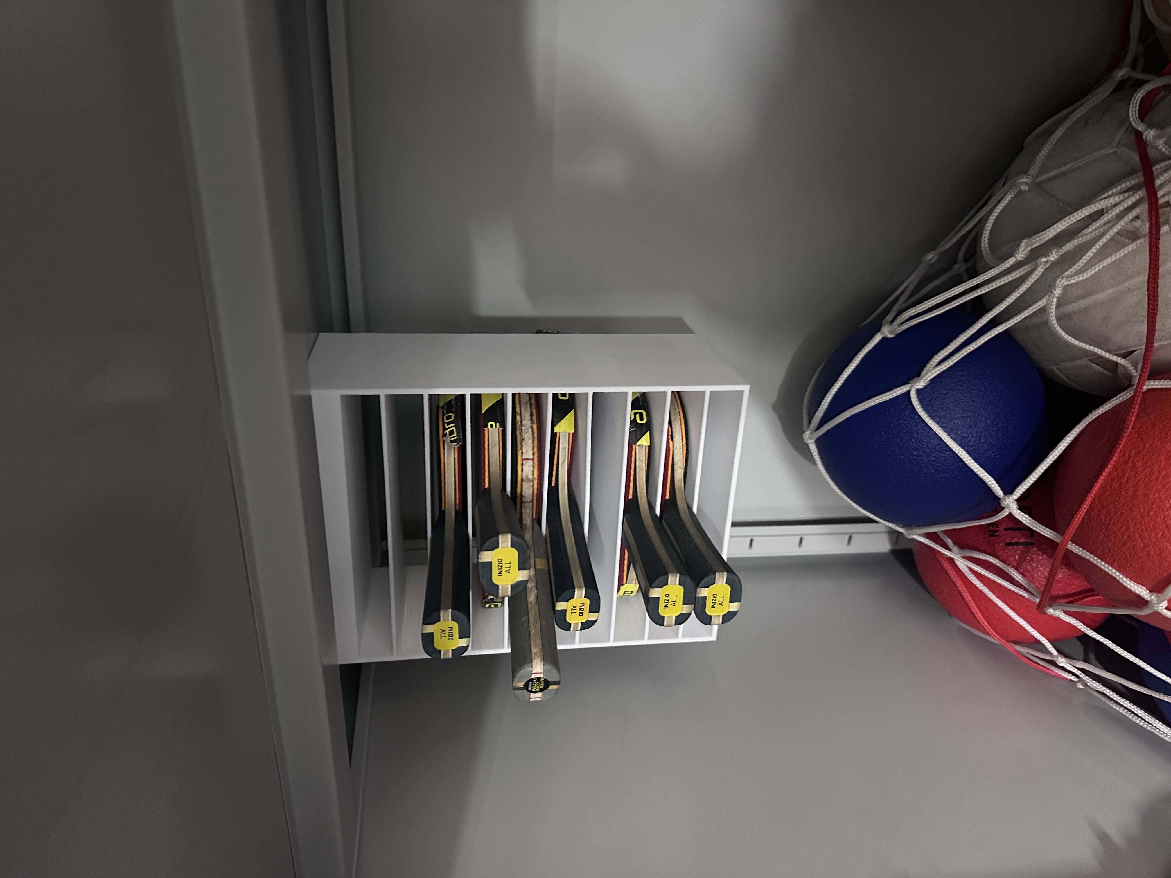 Ein magnetischer Halter für Tischtennisschläger