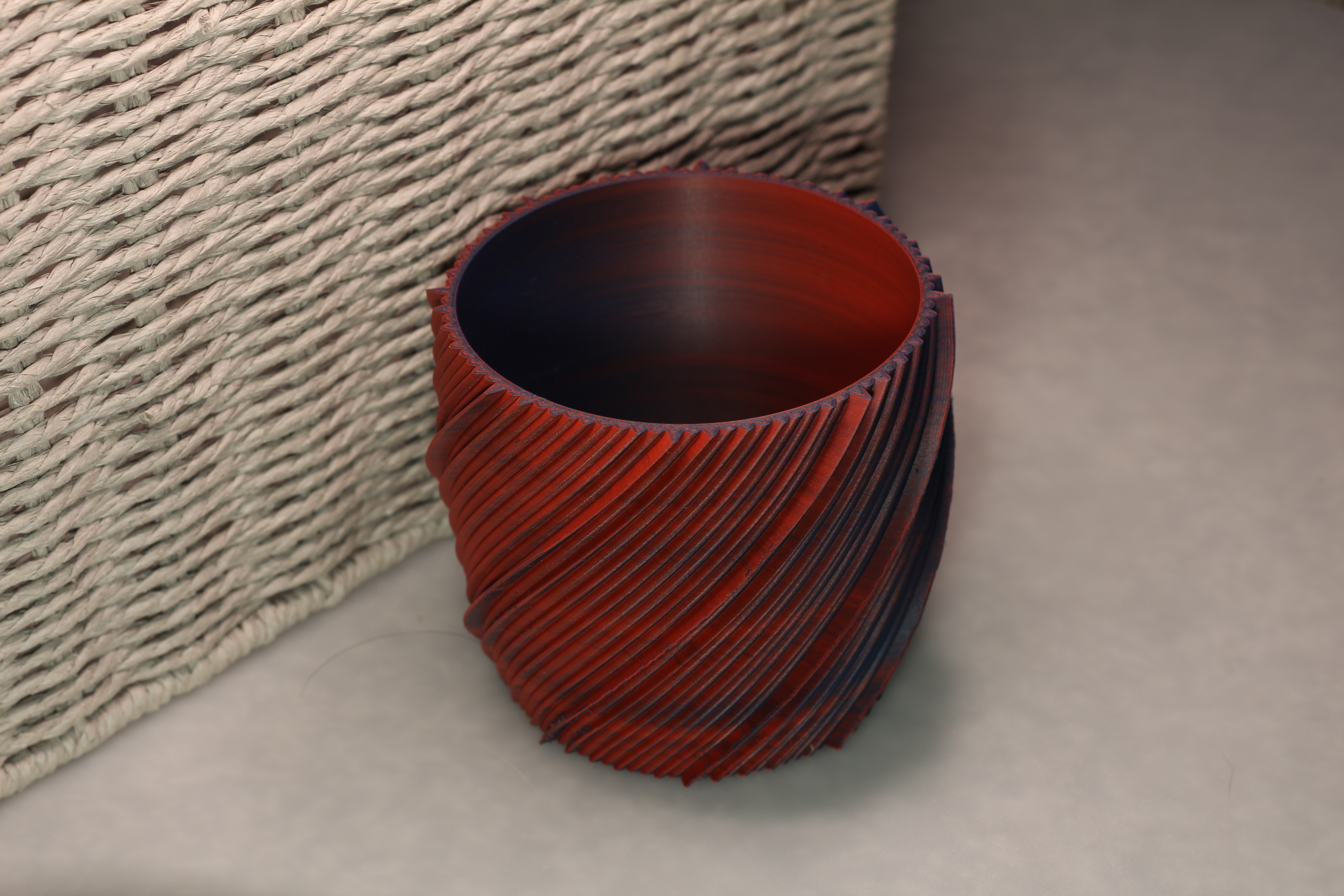Miniatura 2 do modelo 3D Swirl Planter