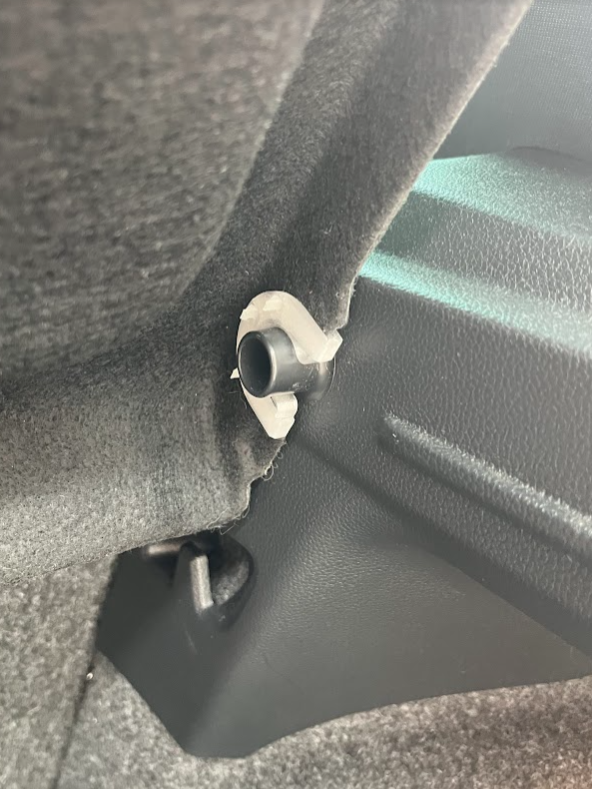 Seat Ibiza parcel shelf clamp — thumbnail 2