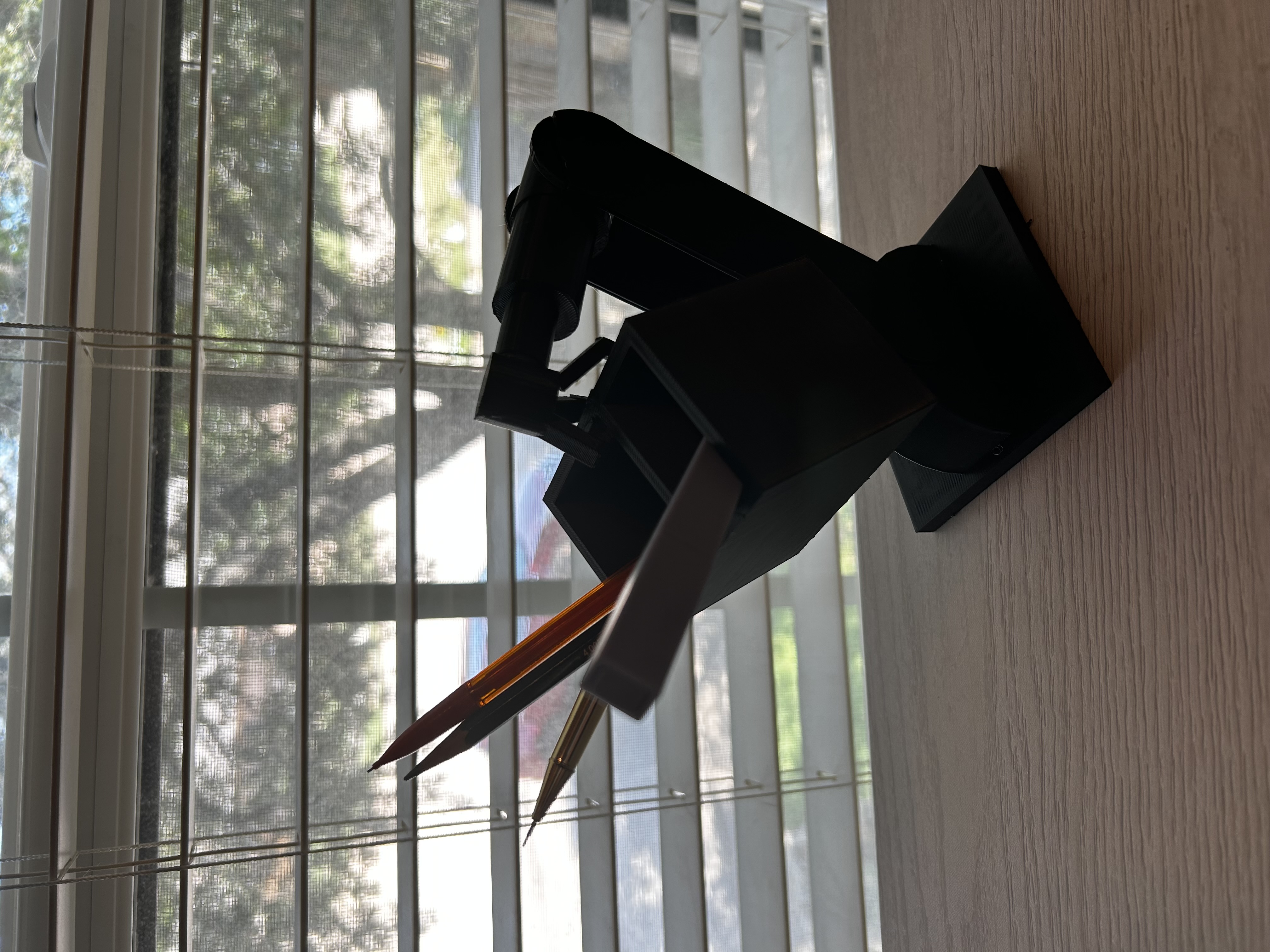 Claw Arm Pencil Holder