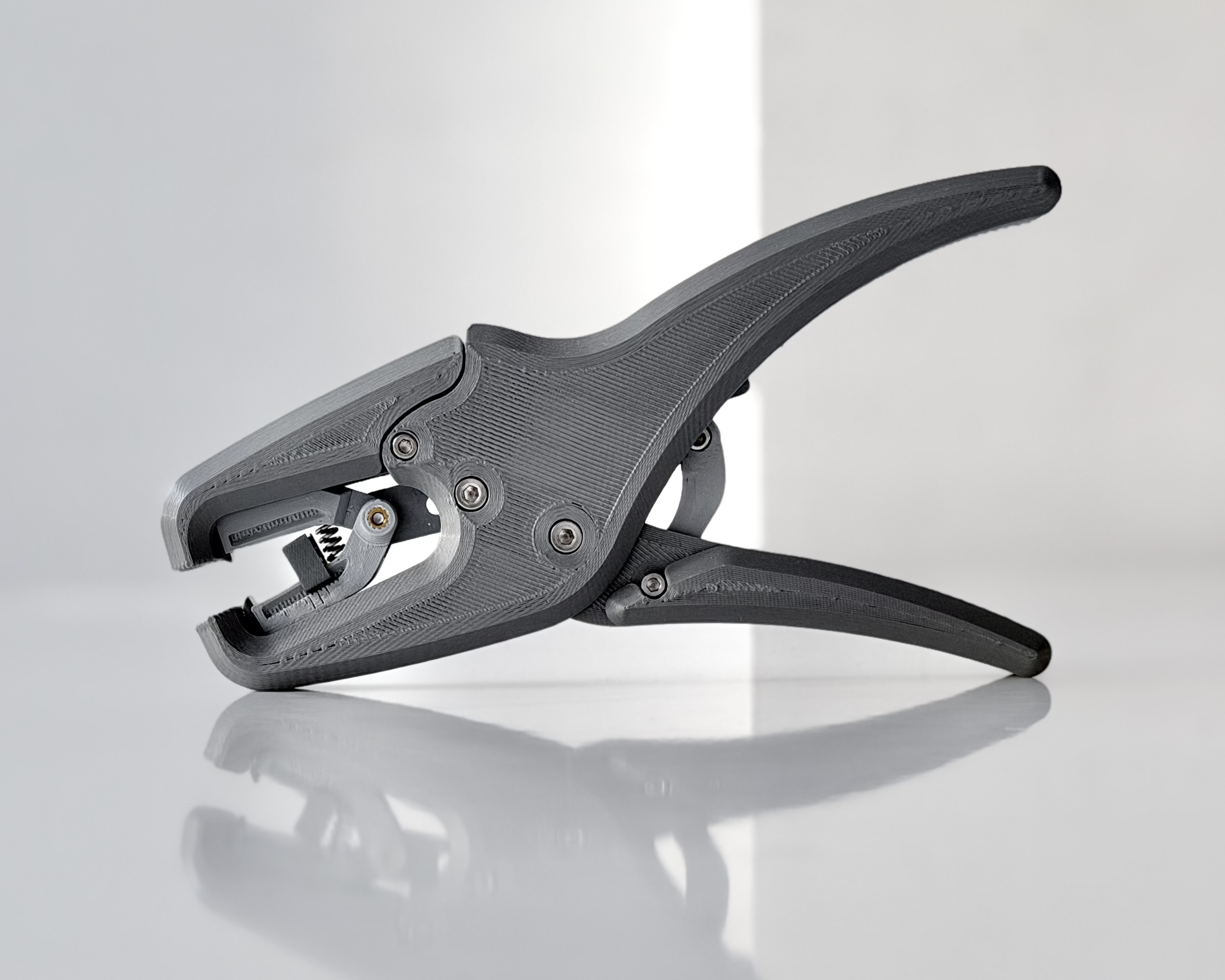 Wire Stripper Pro – Functional Maker Tool