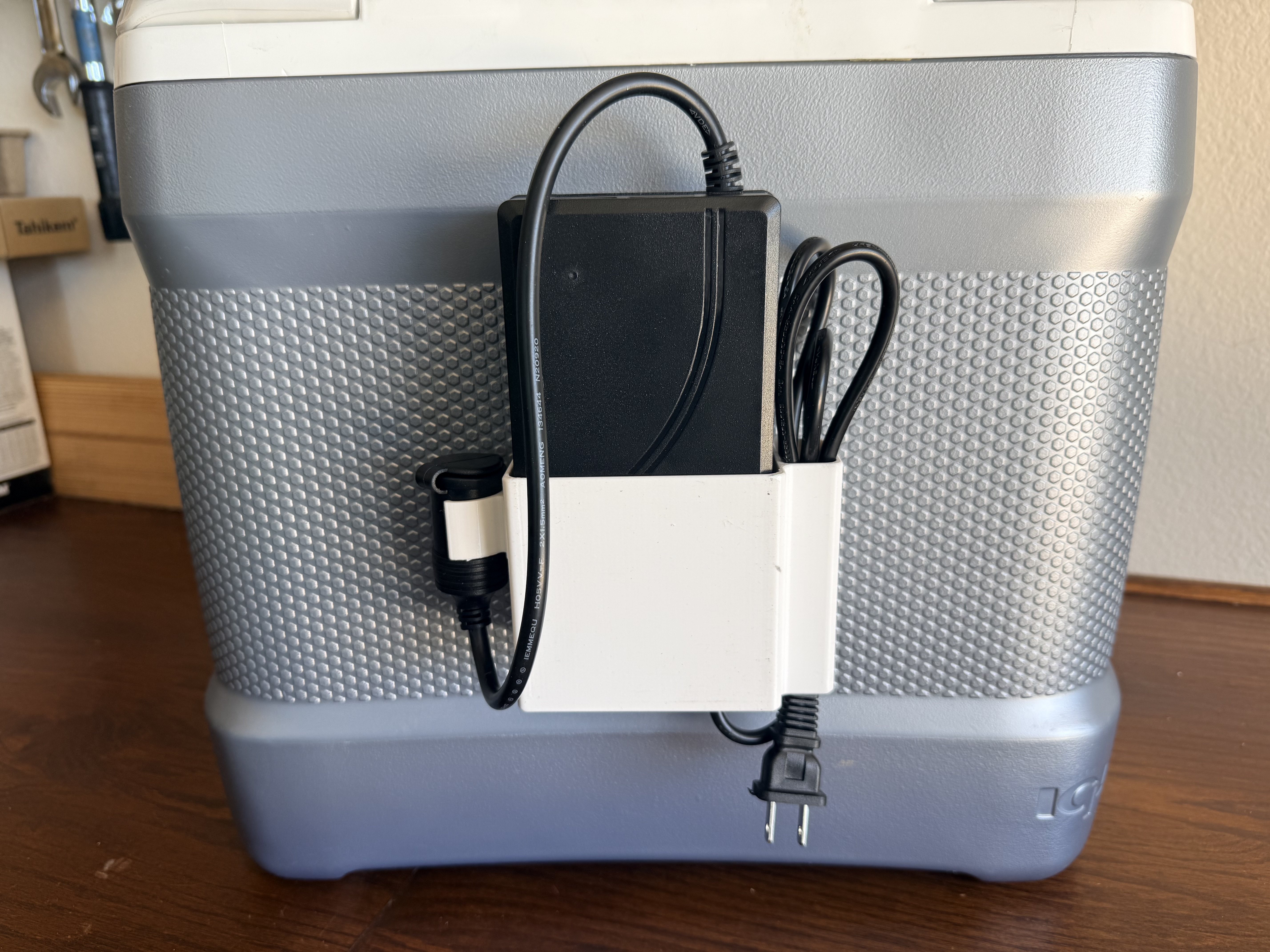 IGLOO Iceless Cooler AC to DC Converter holder.