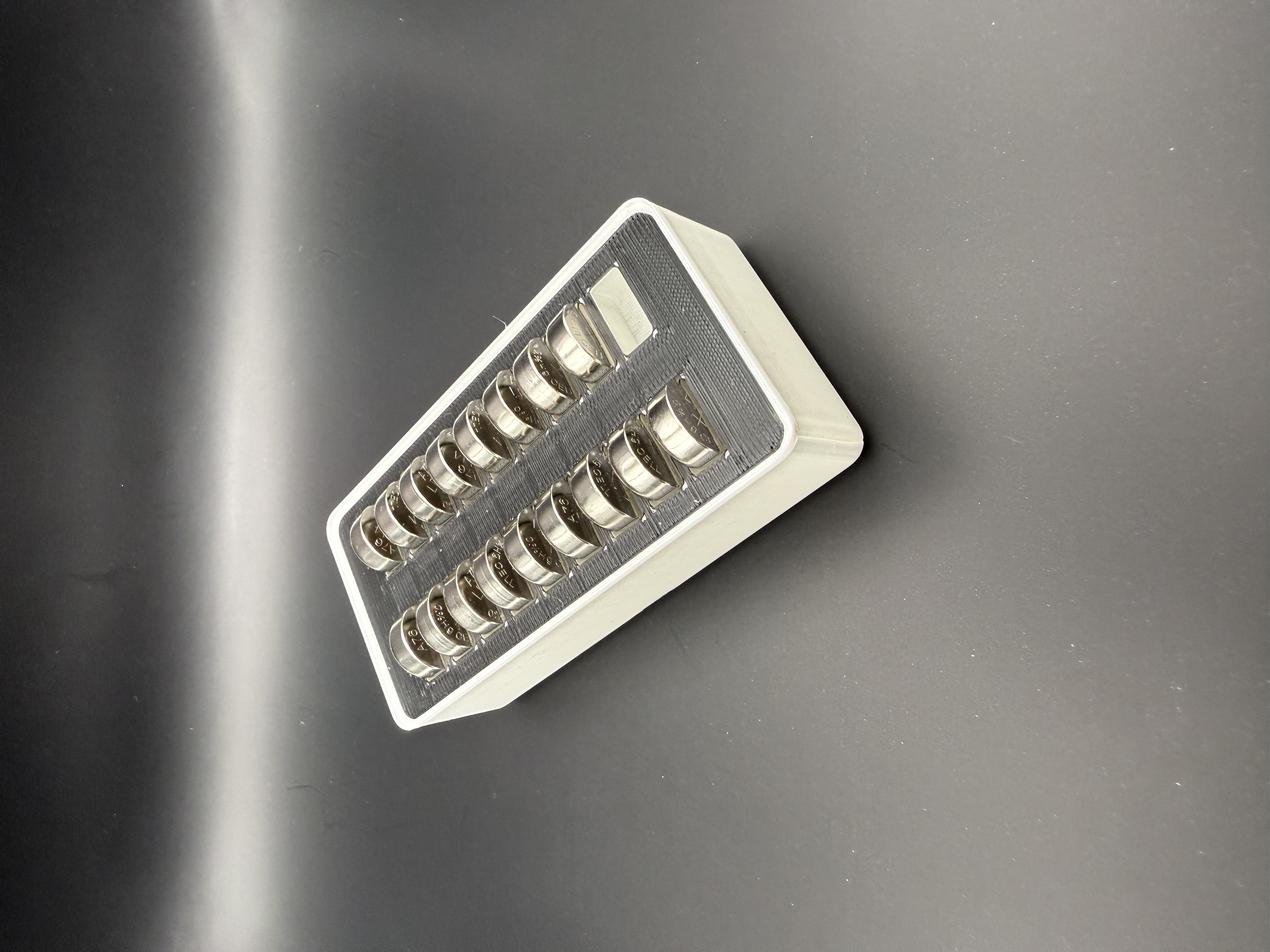 Gridfinity Bin 1x2 – LR44 Battery Holder