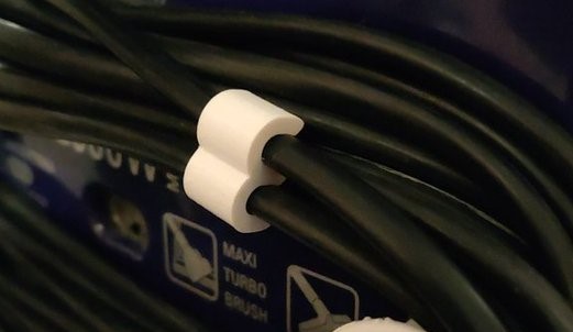 Power cable clip for flat cables