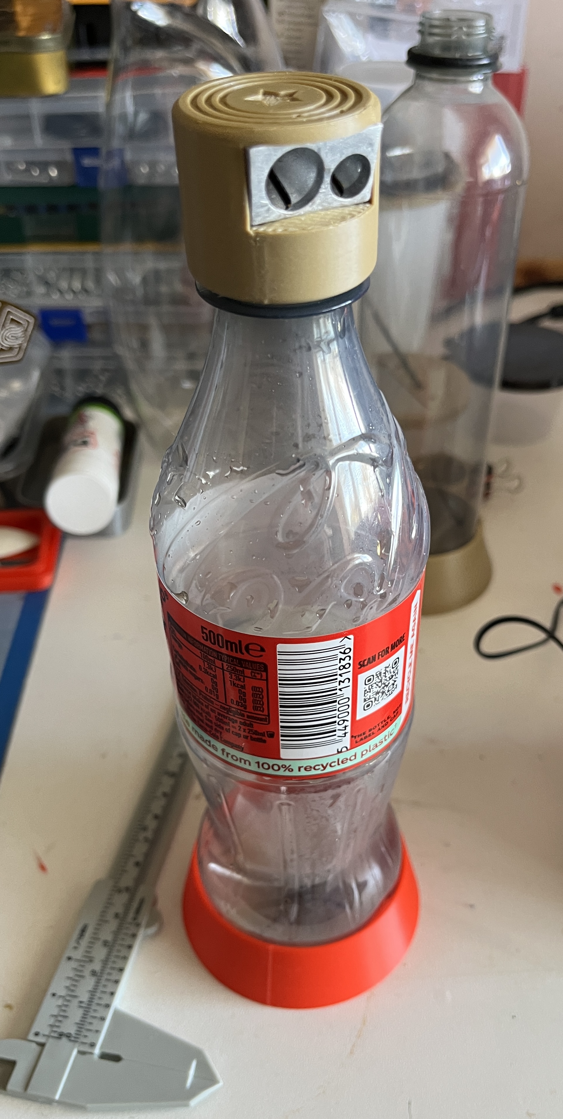 Recycled Coke bottle stabilising base — miniatura 3