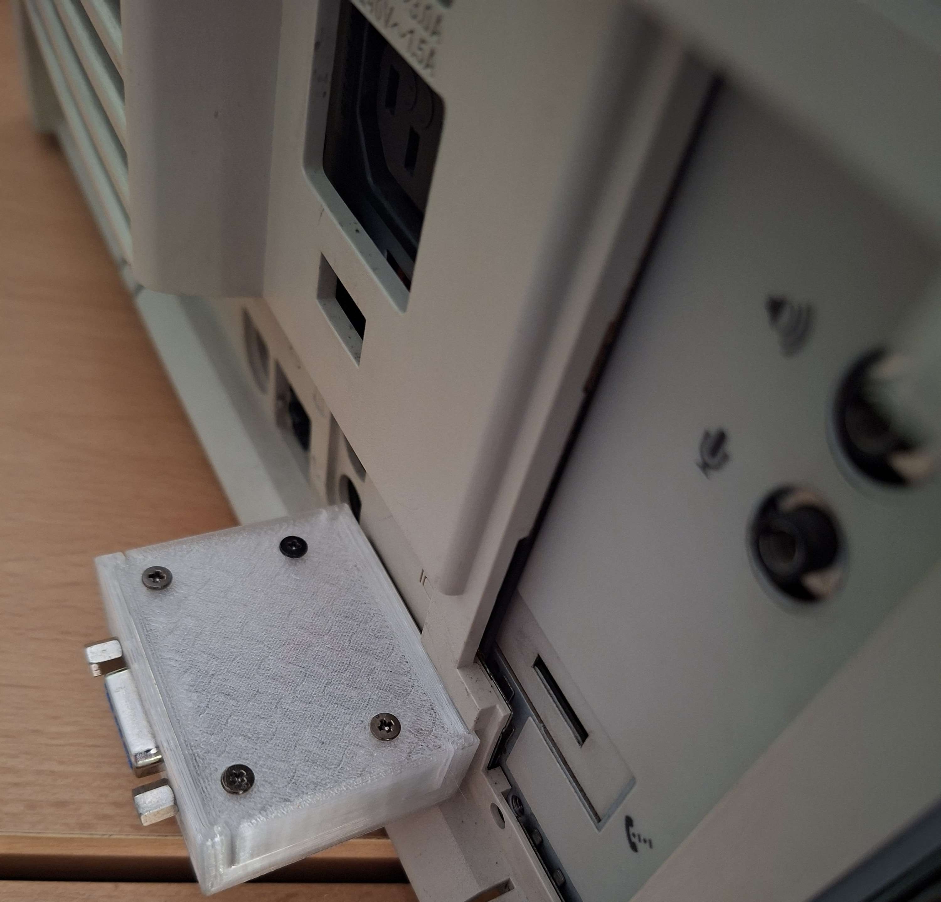 vintage Apple Macintosh video DB-15 / DA-15 to VGA case