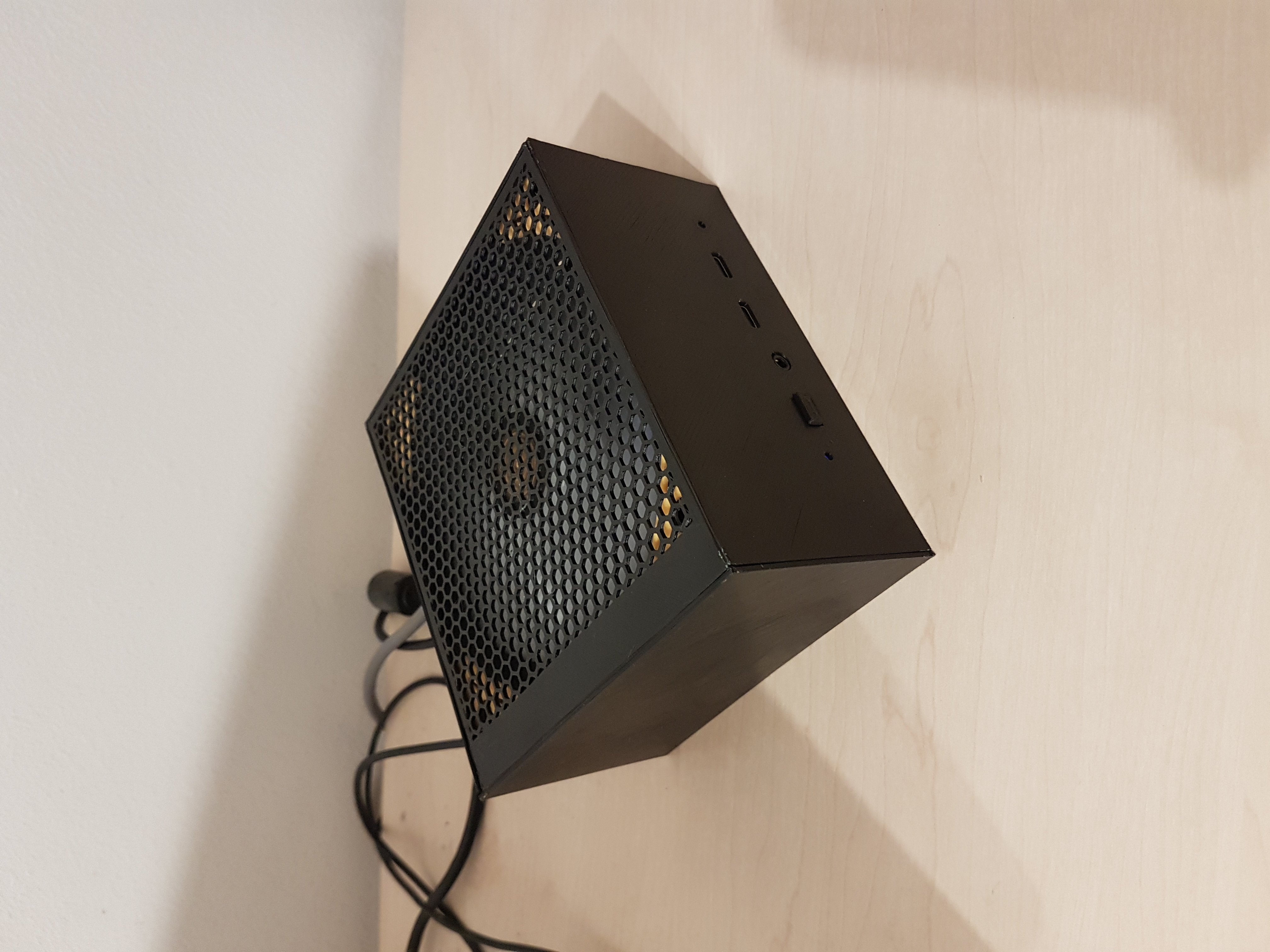 Minisforum UM690 120mm fan custom case