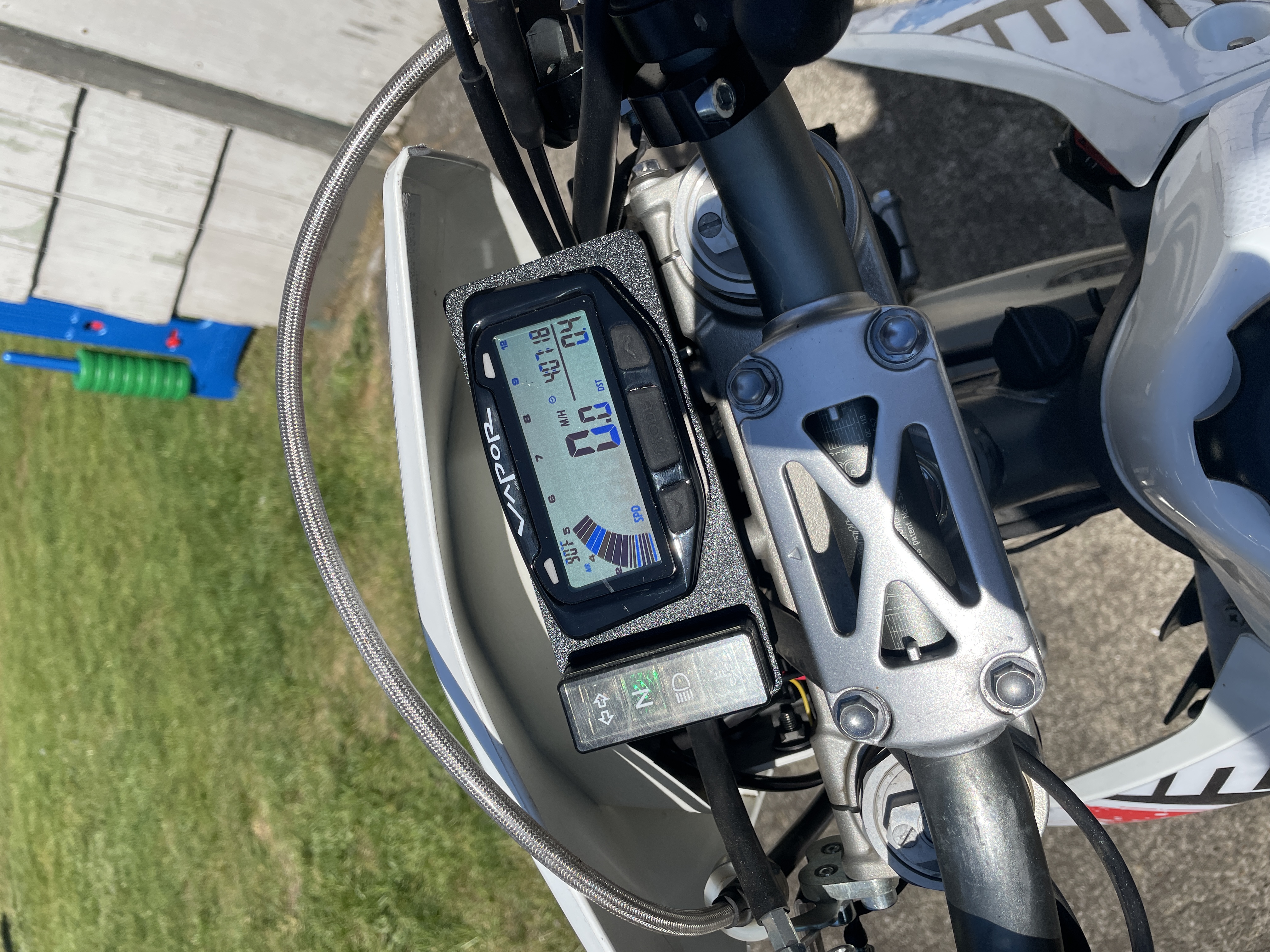 DRZ400 Trail Tech Vapor Mount and Spedometer Cable Plug