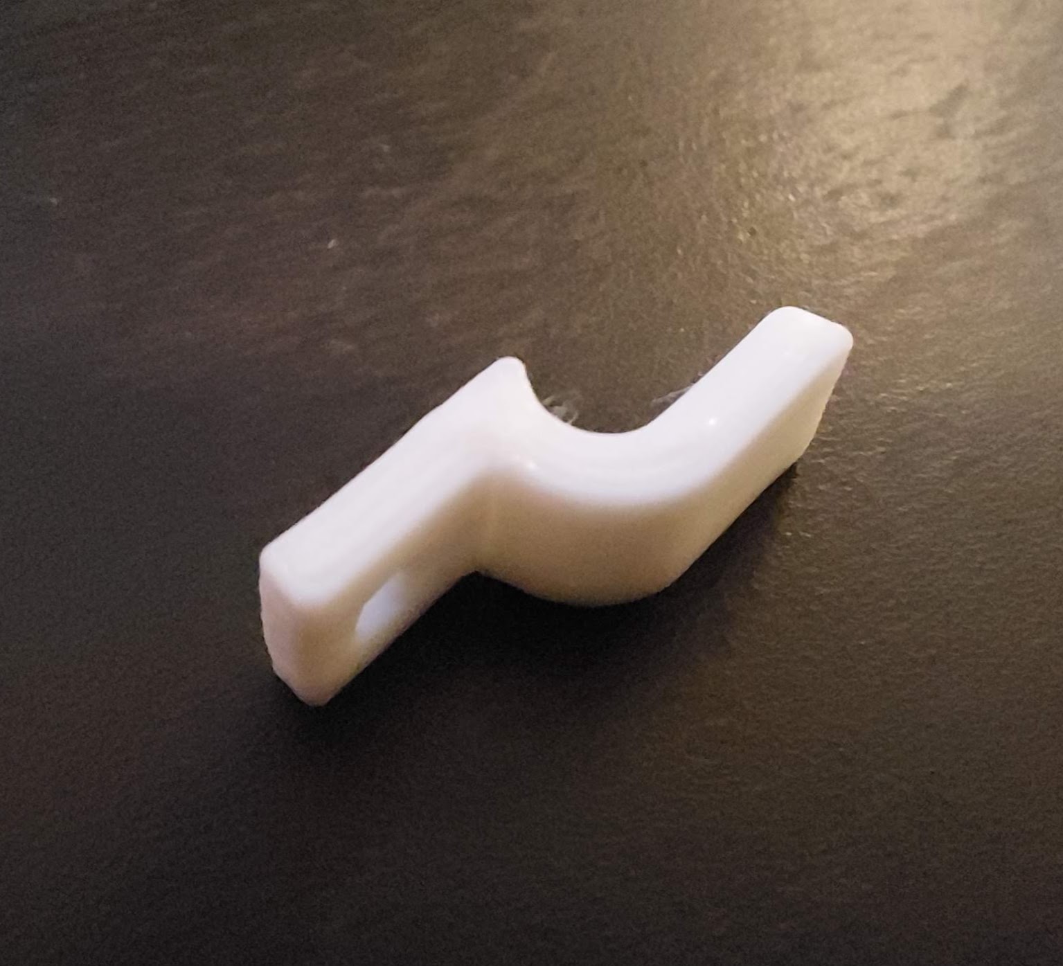 Power Cord (4mmx7mm) Corner/Baseboard Clip