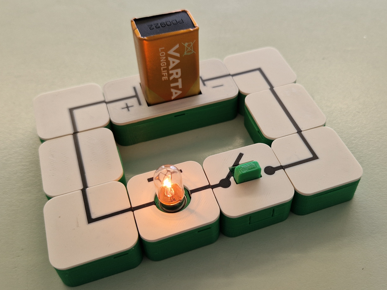 Snaptronics Solderfree electric circuit construction kit by