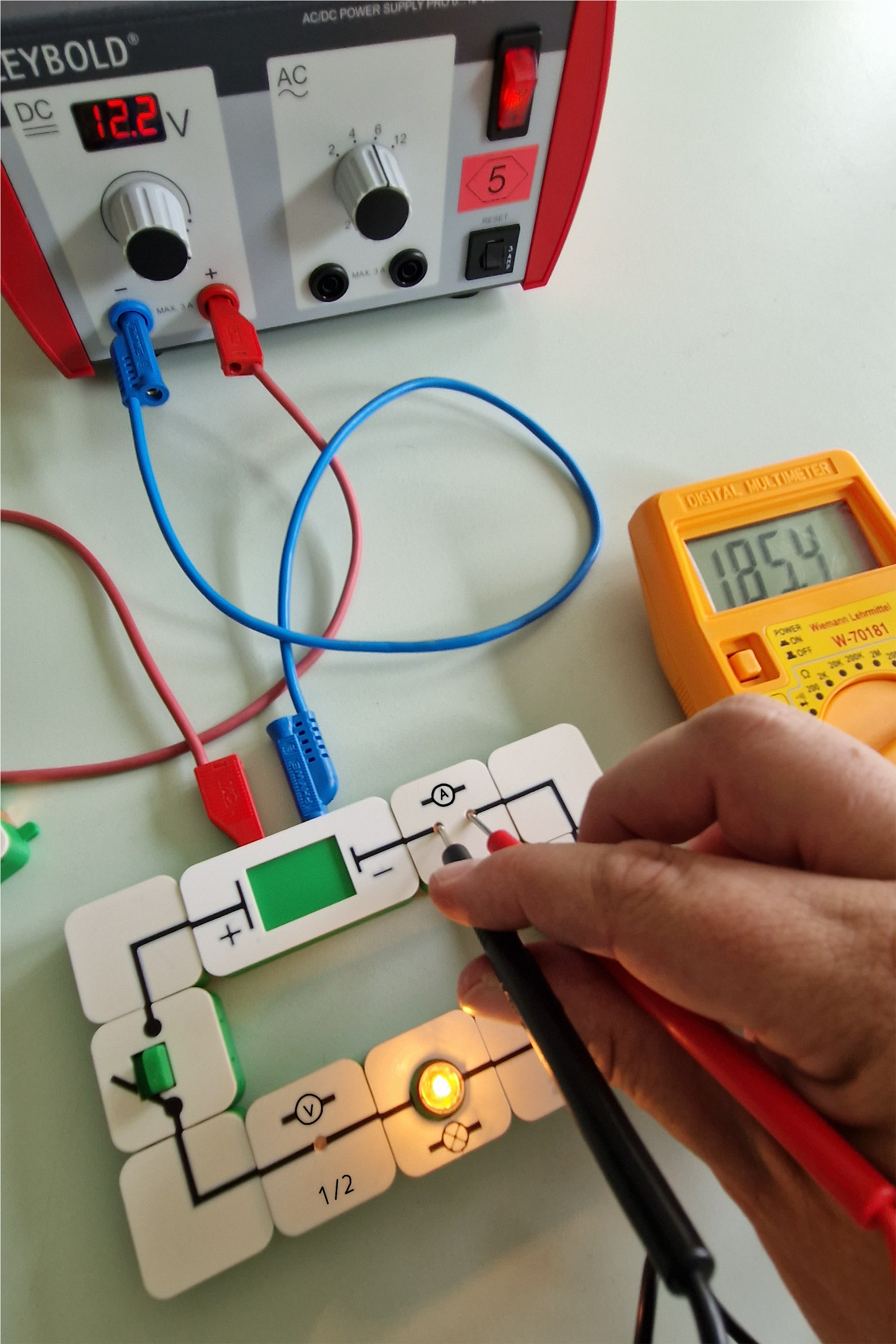 snaptronics-solder-free-electric-circuit-construction-kit-autorstwa