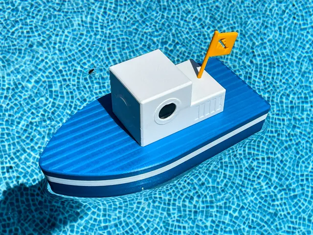 Boat - Pool Chlorine Dispenser — foto autora