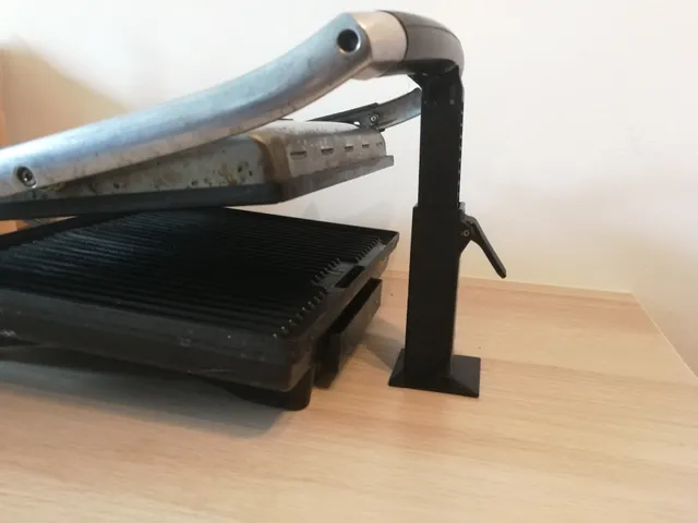 Extendable support for electric grill etc.