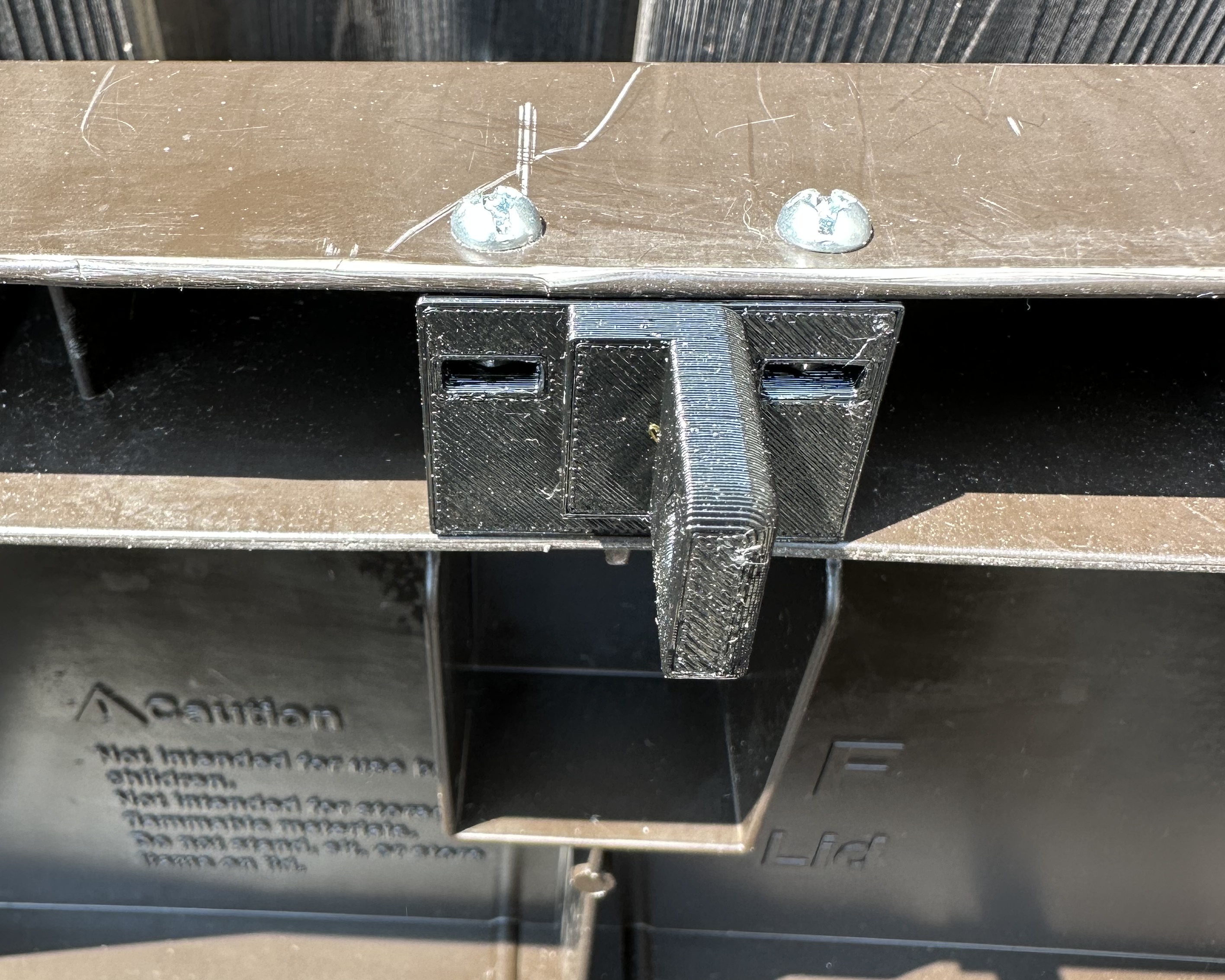 Hasp to Lock Suncast Garden Box by Siff3D Download free STL model