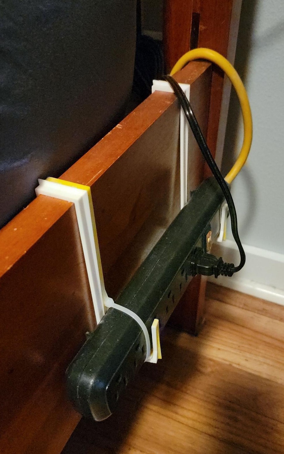 Bedside Power Strip hanger by Beehphy Download free STL model