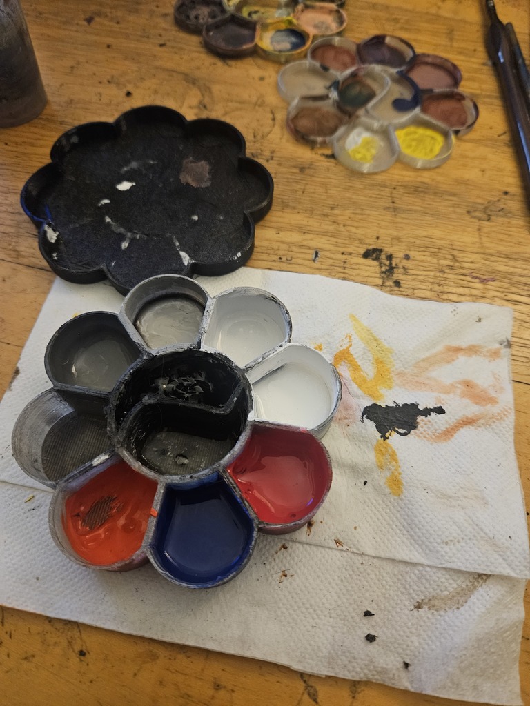 Paint palette rounded bottom and added lid by csab3d Download free