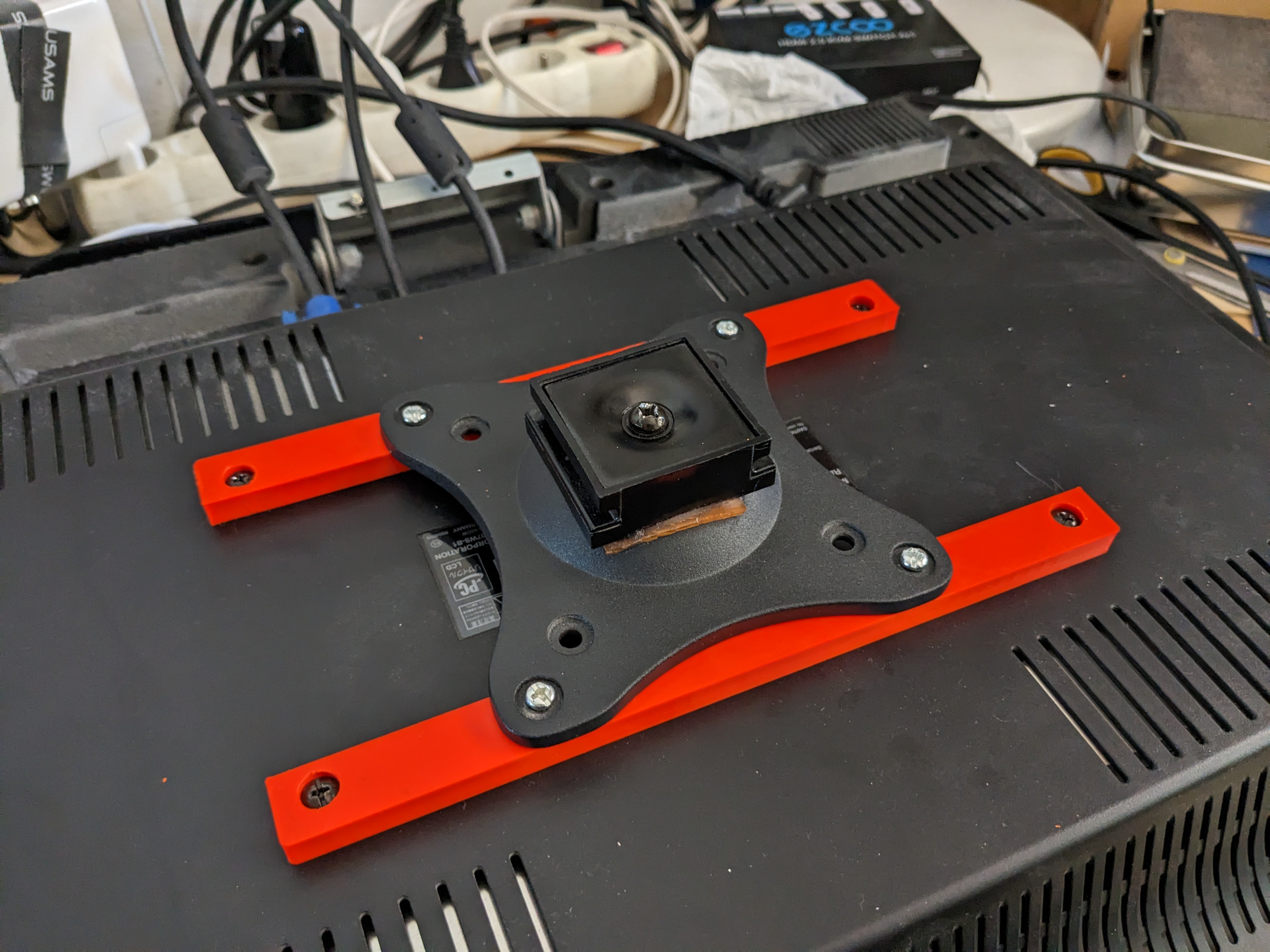 VESA 200 to 100 adapter - Prusa Mini+ printable (VESA Norm MIS-E)