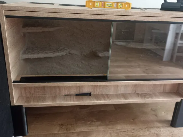 Noha pod skřínku (terarium) / leg for cabinet - terarium