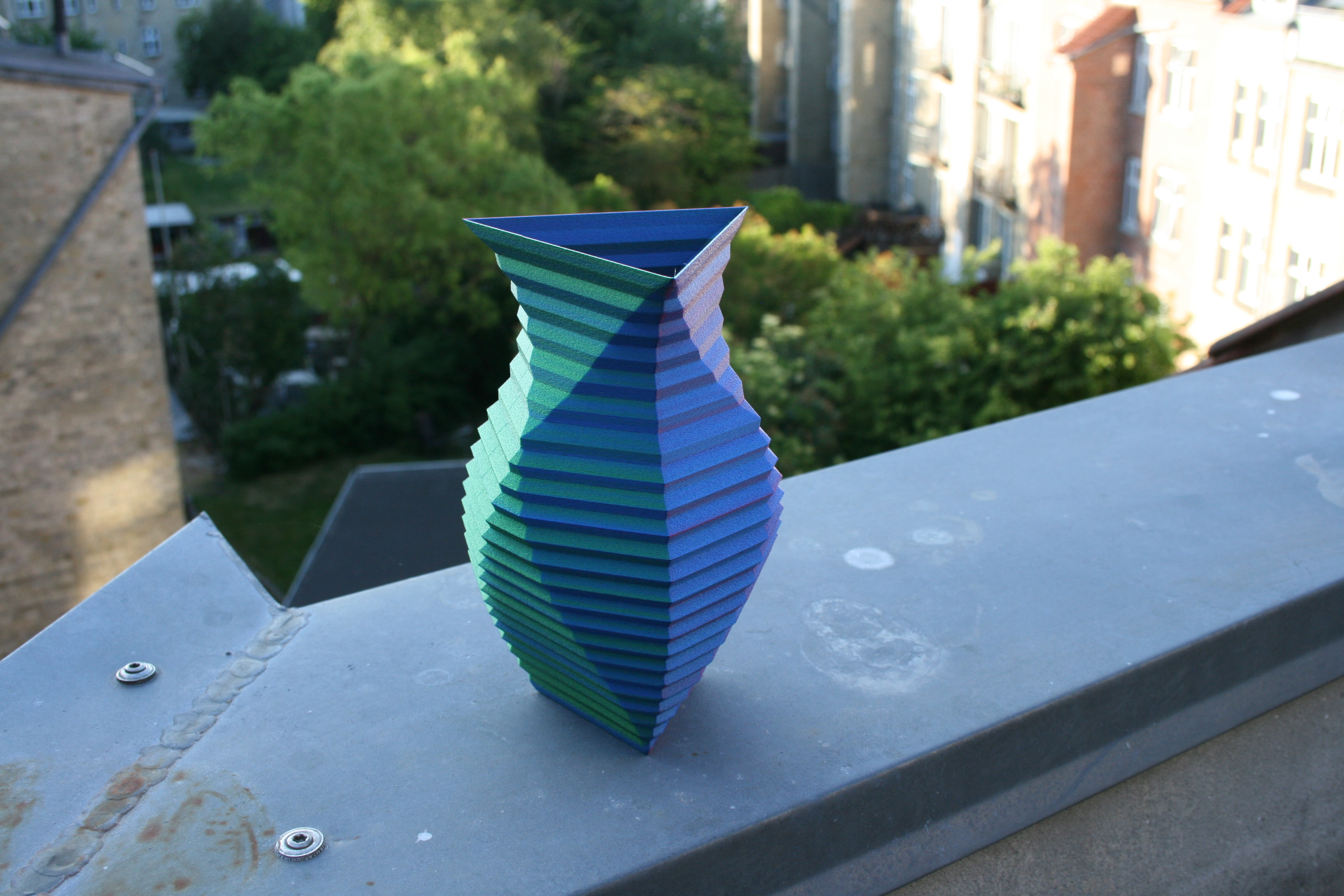 Miniatura 2 do modelo 3D Triangle vase