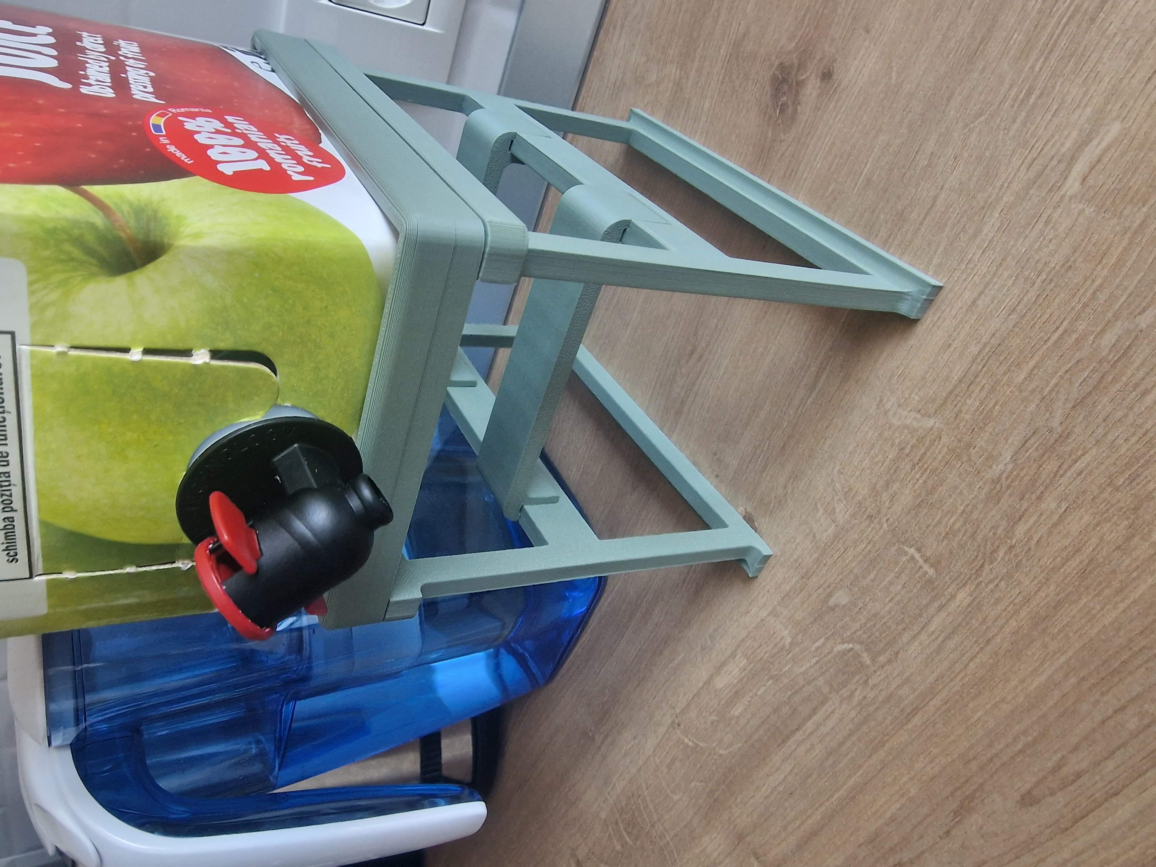 Juice Box / Boxed Wine holder by capze Download free STL model