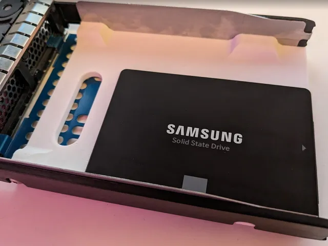 SSD adapter for 3.5" server hotswap carrier (3.5" to 2.5")