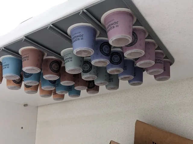 Coffee capsule holder