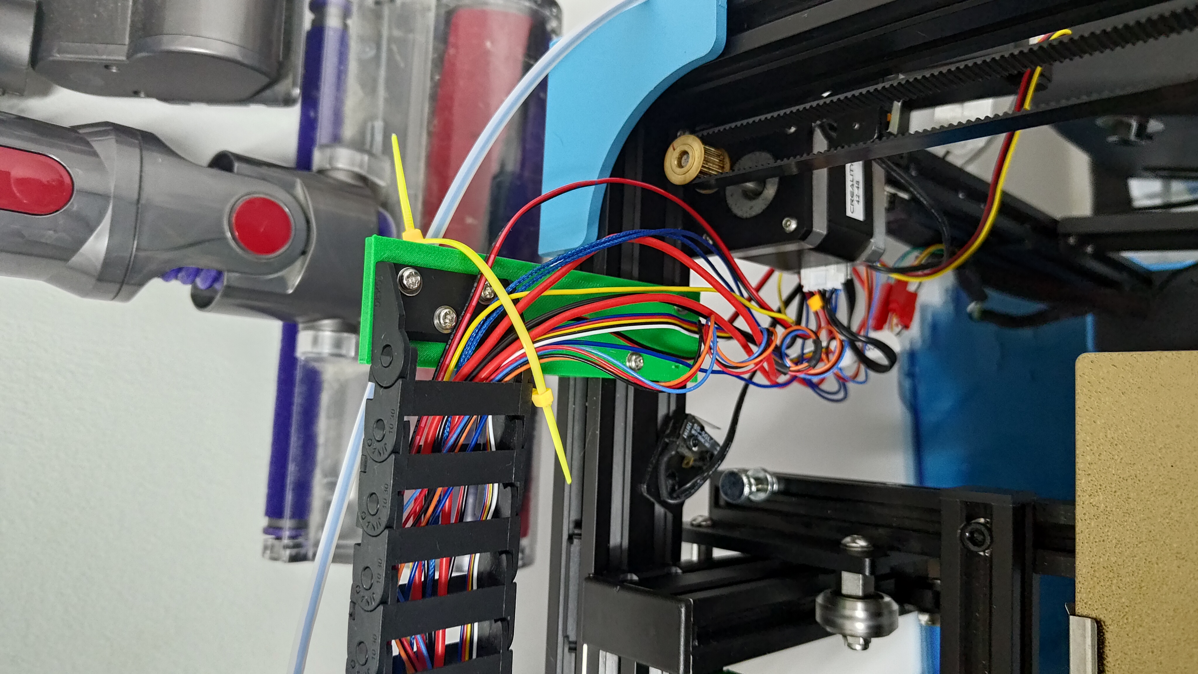 30x10 Parametric Cable Cains/ Dragchain Mounts for Ender 6 can be easily adjused toany printer