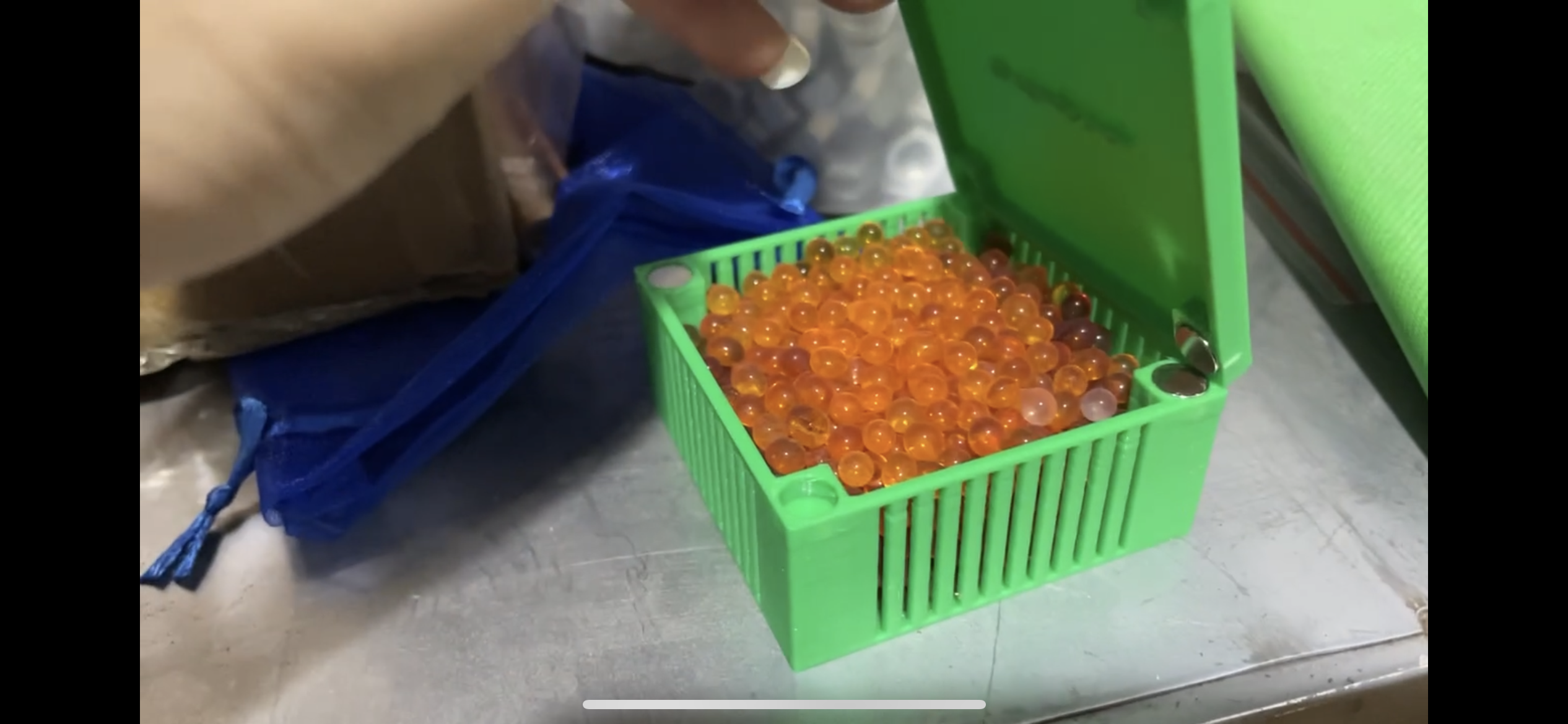磁吸干燥剂盒子（Magnetic desiccant box）