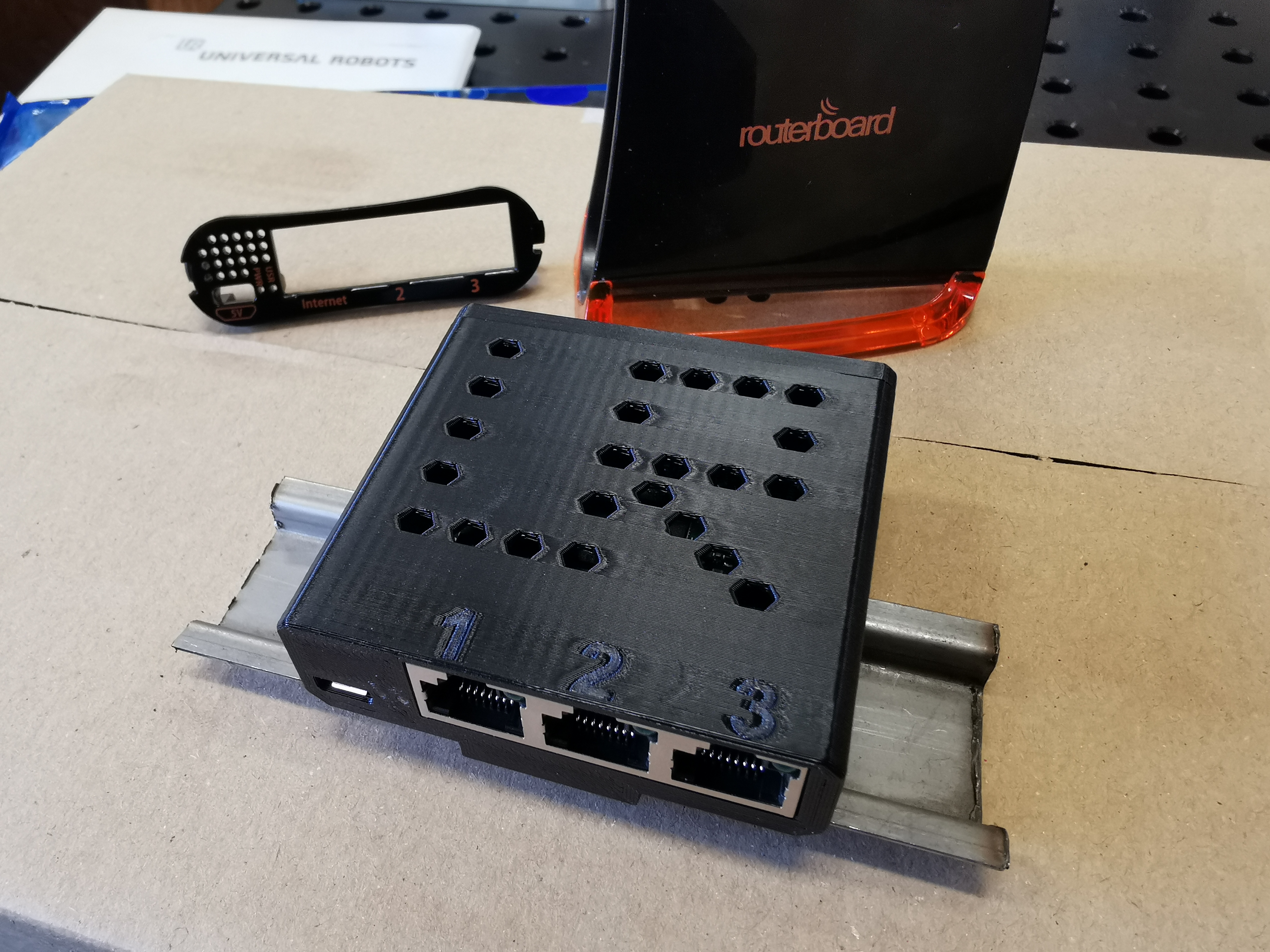 Mikrotik RB931m 2nD (hAP mini) DIN rail case