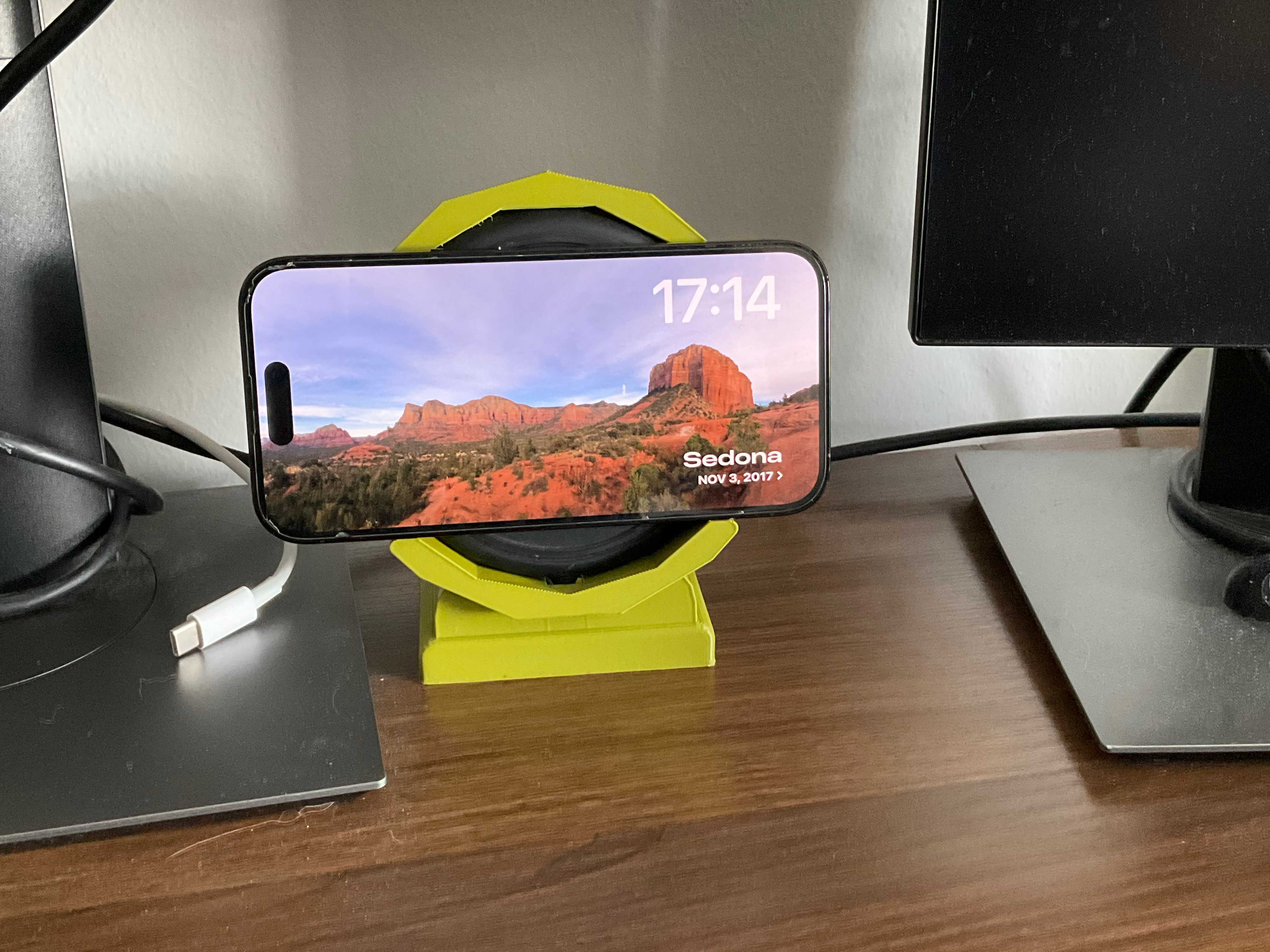Mophie Wireless Charger Base for iOS 17