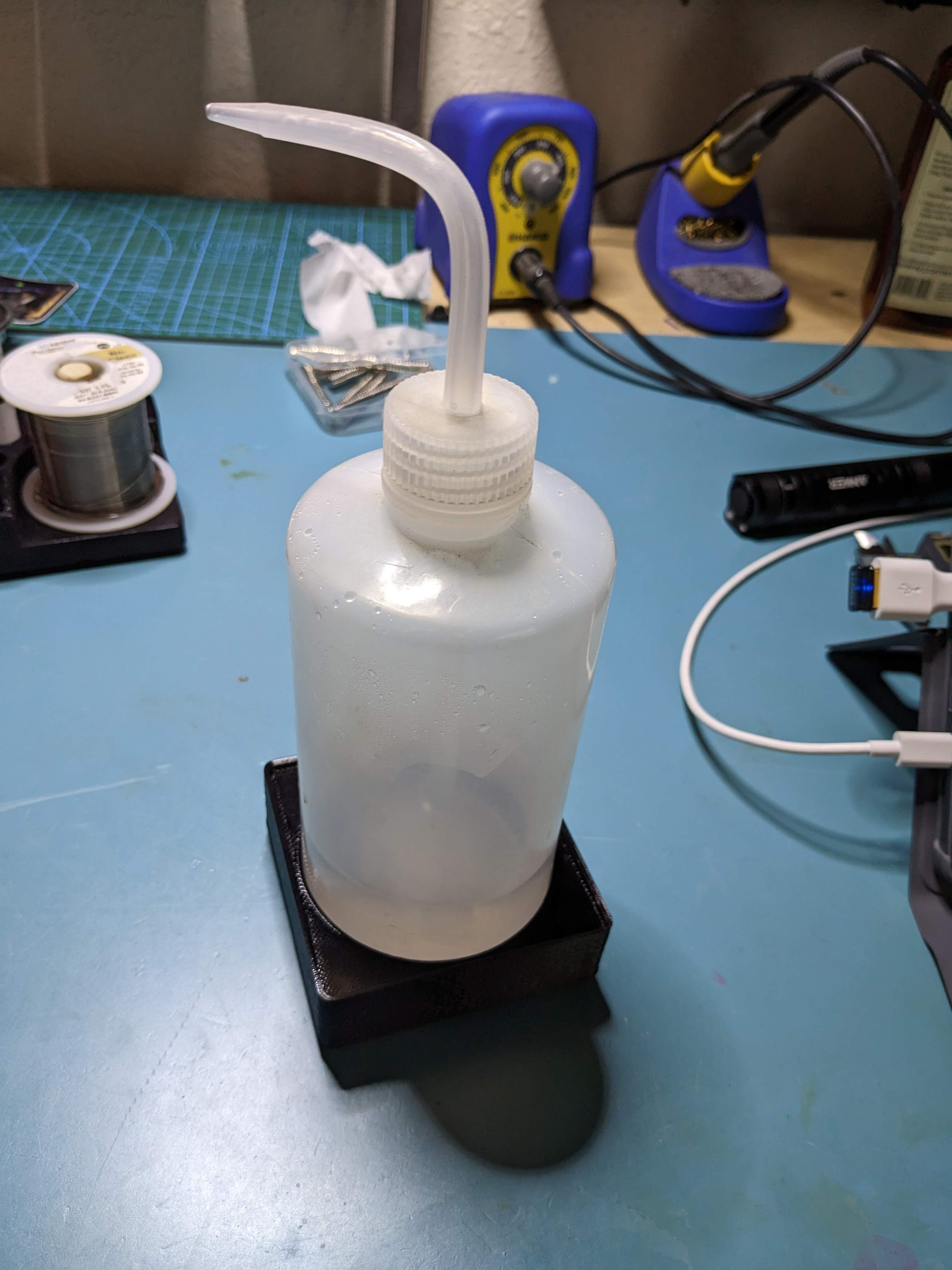 Gridfinity Lab Squeeze Bottle Holder by Brad2021hk Download free STL