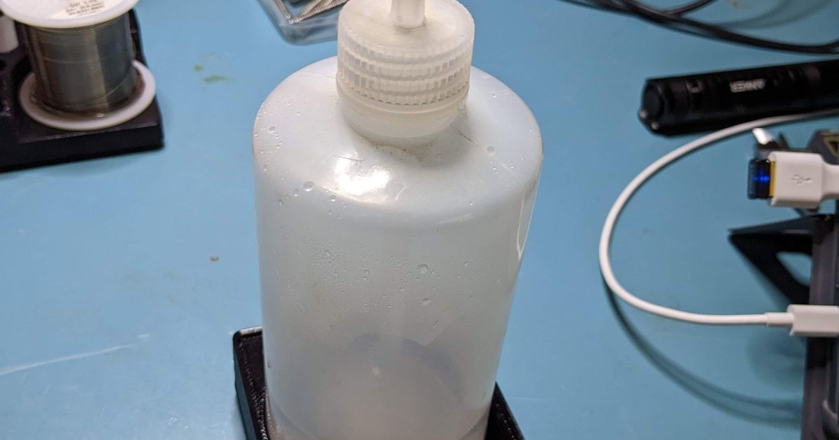 Gridfinity Lab Squeeze Bottle Holder by Brad2021hk Download free STL