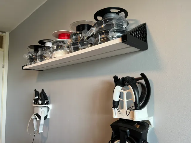 Honeycomb shelf support bracket