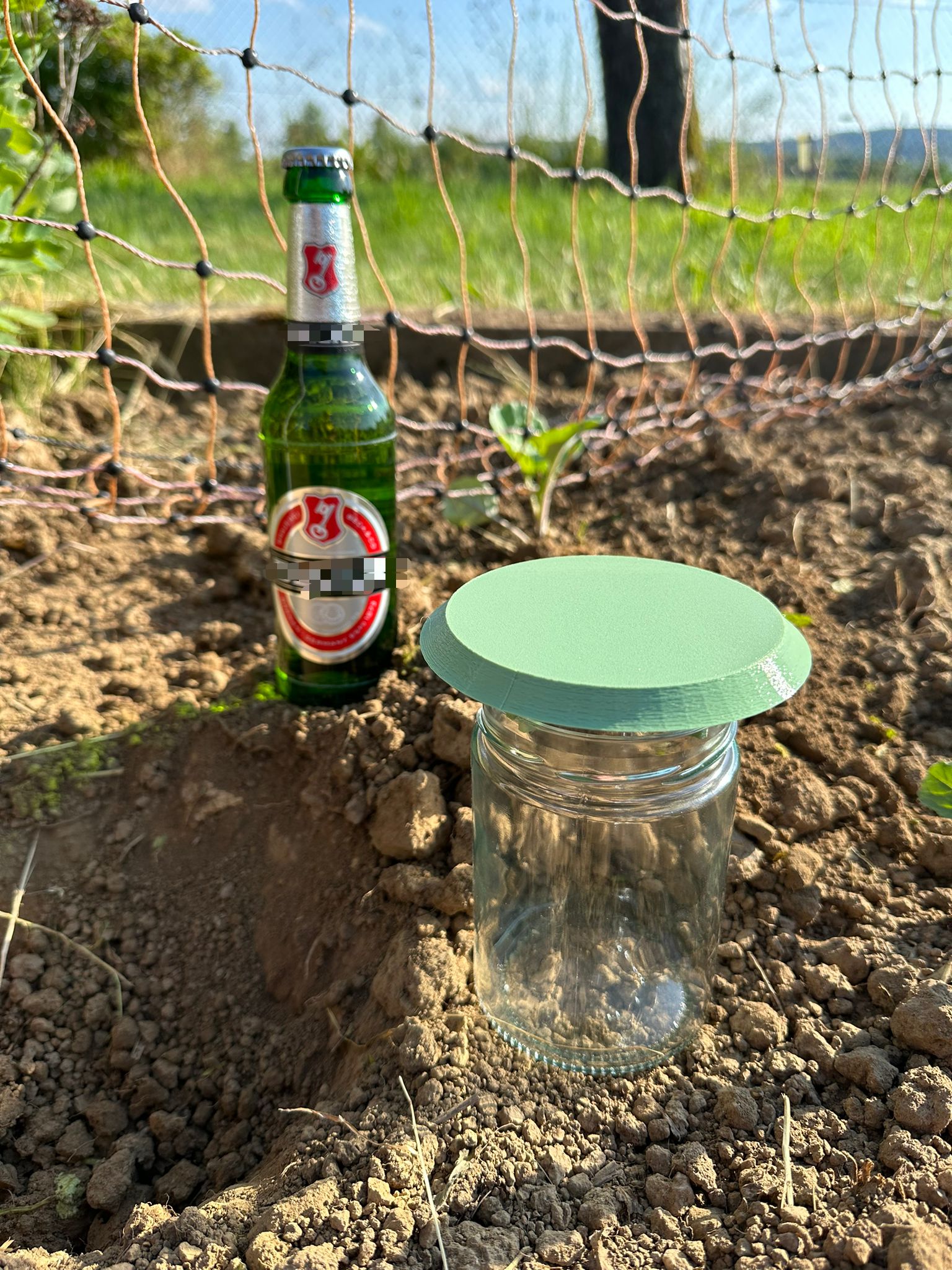 Cover for snails beer trap / Deckel für Schnecken Bierfalle by guddl