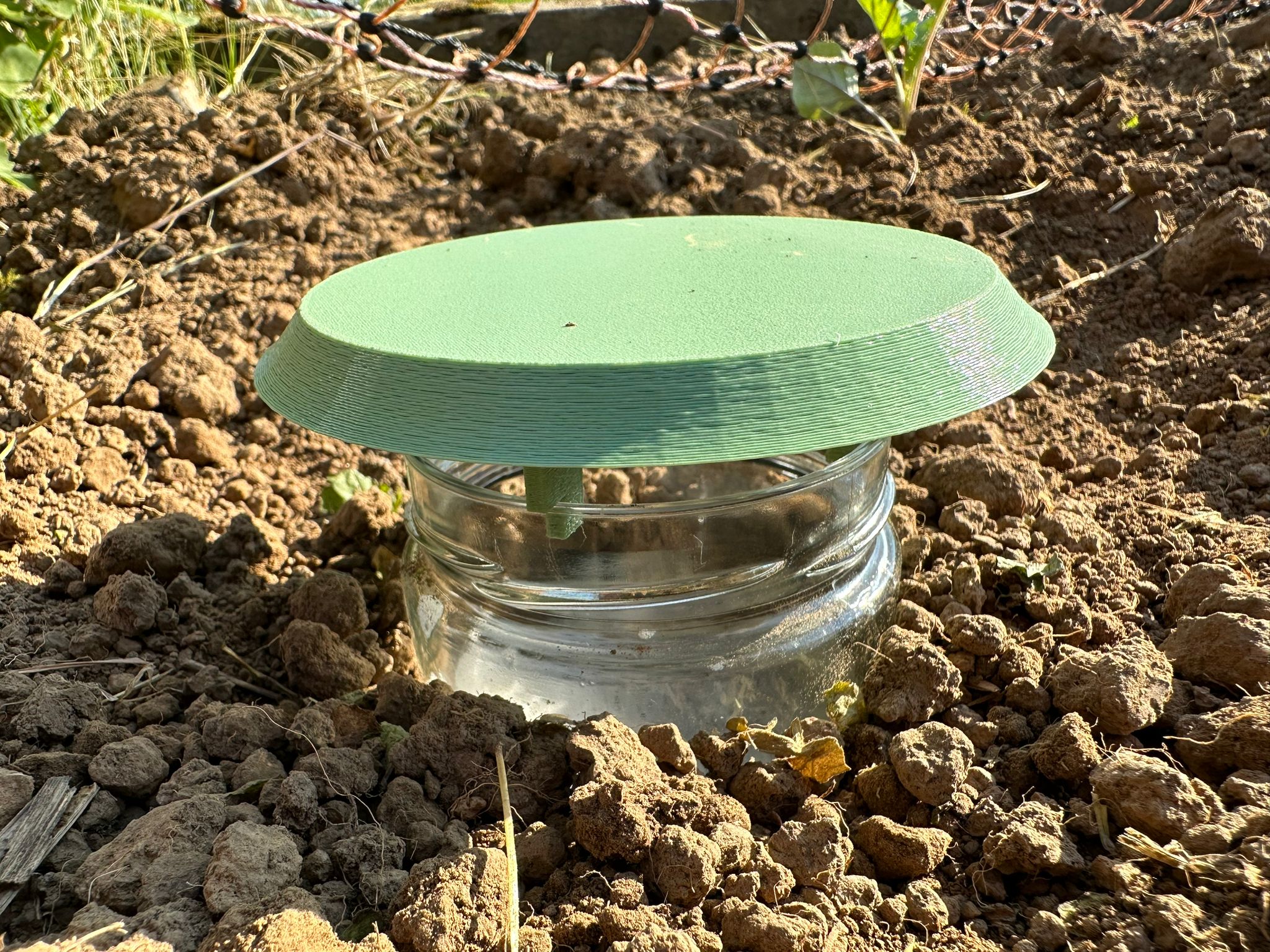 Cover for snails beer trap / Deckel für Schnecken Bierfalle by guddl