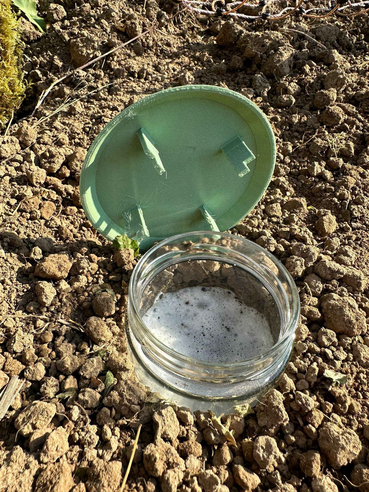 Cover for snails beer trap / Deckel für Schnecken Bierfalle by guddl