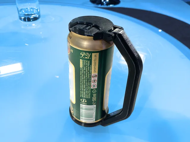 Beer can top with handle