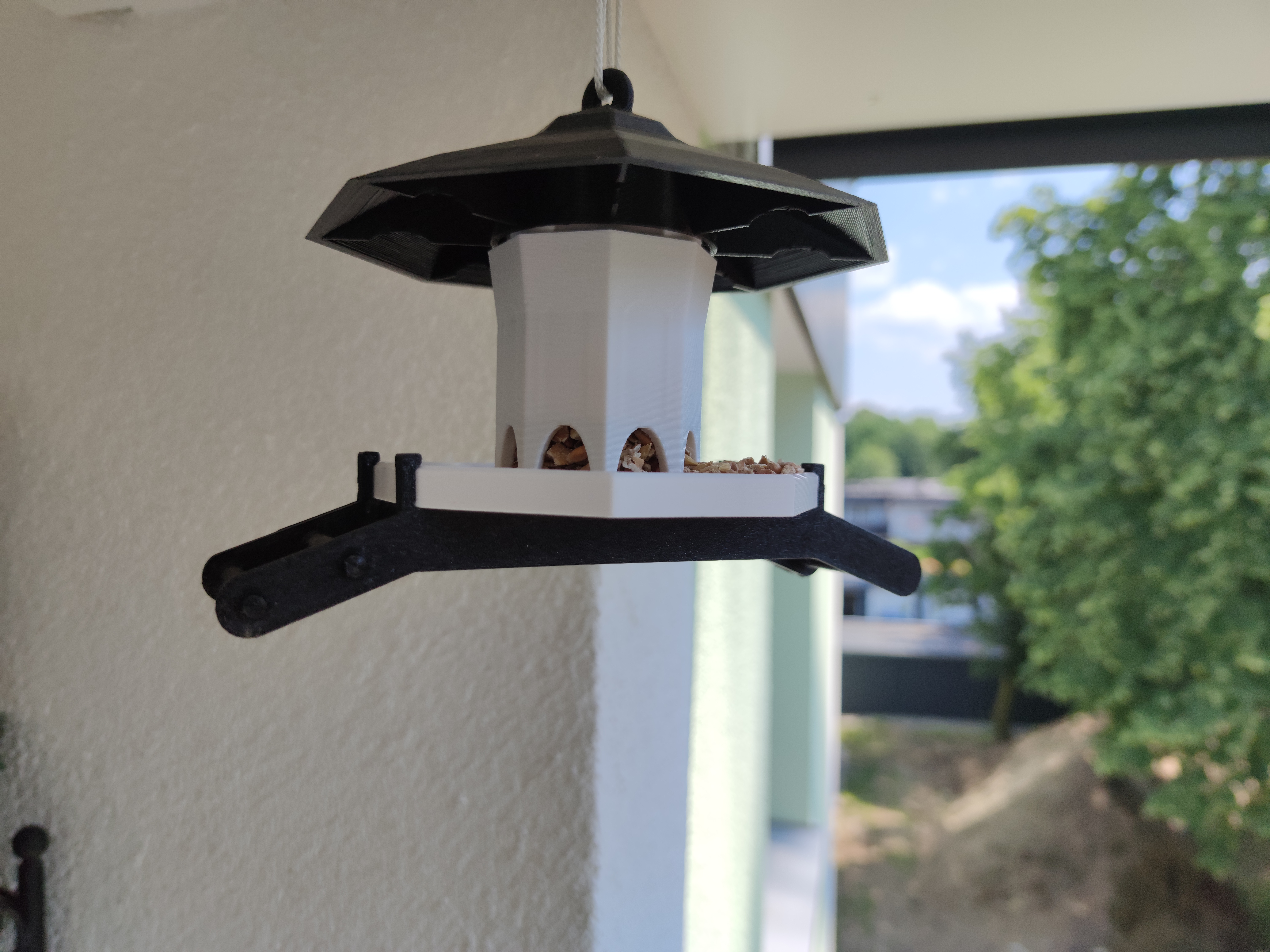 Remixed Plattformerweiterung Bird Feeder by Merandey https://www.printables.com/de/model/22982-bird-feeder