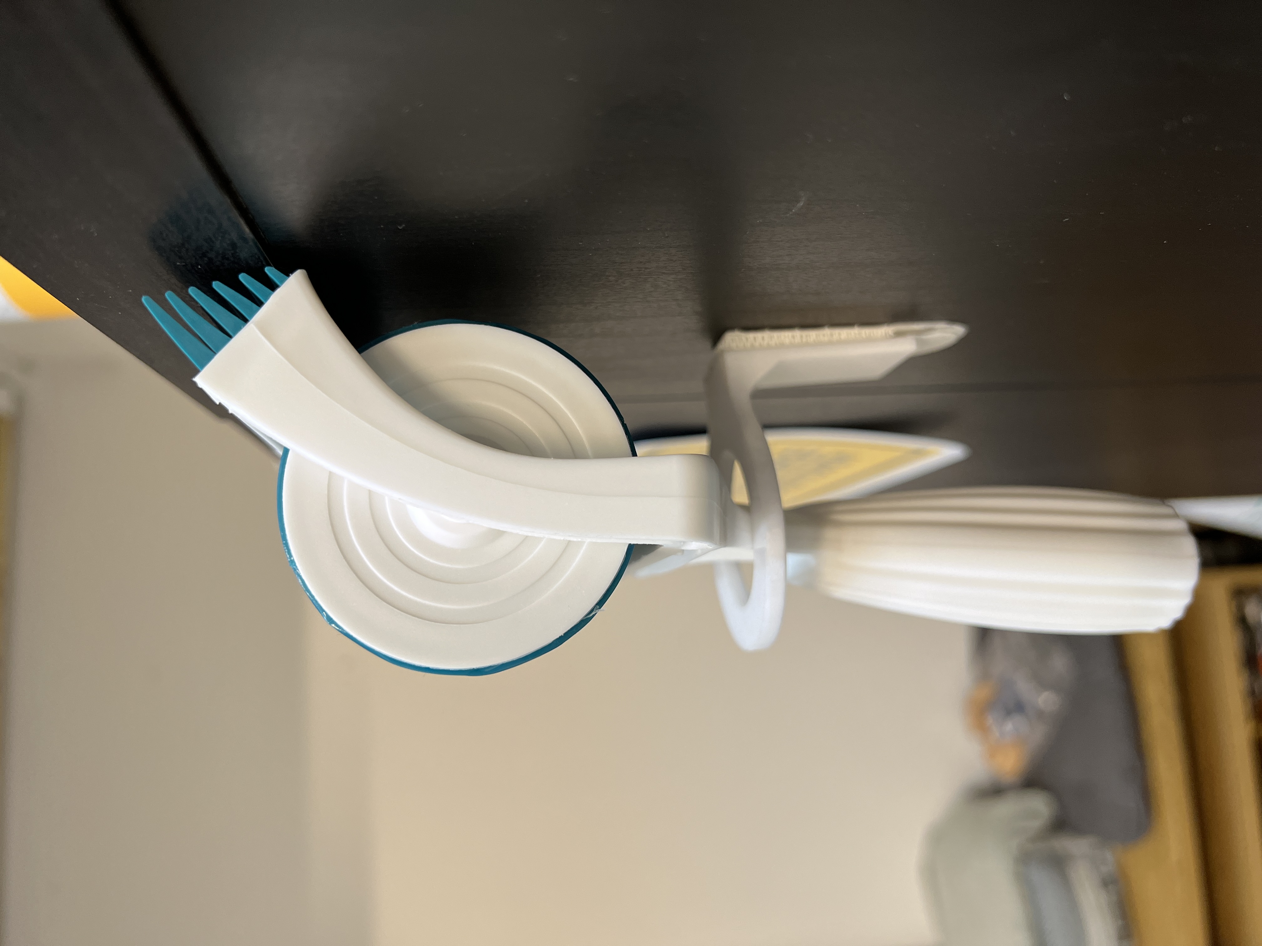 Lint roller holder