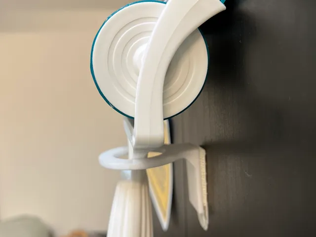 Lint roller holder