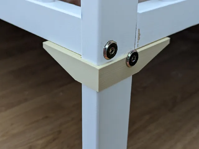 Kid's crib corner bracket