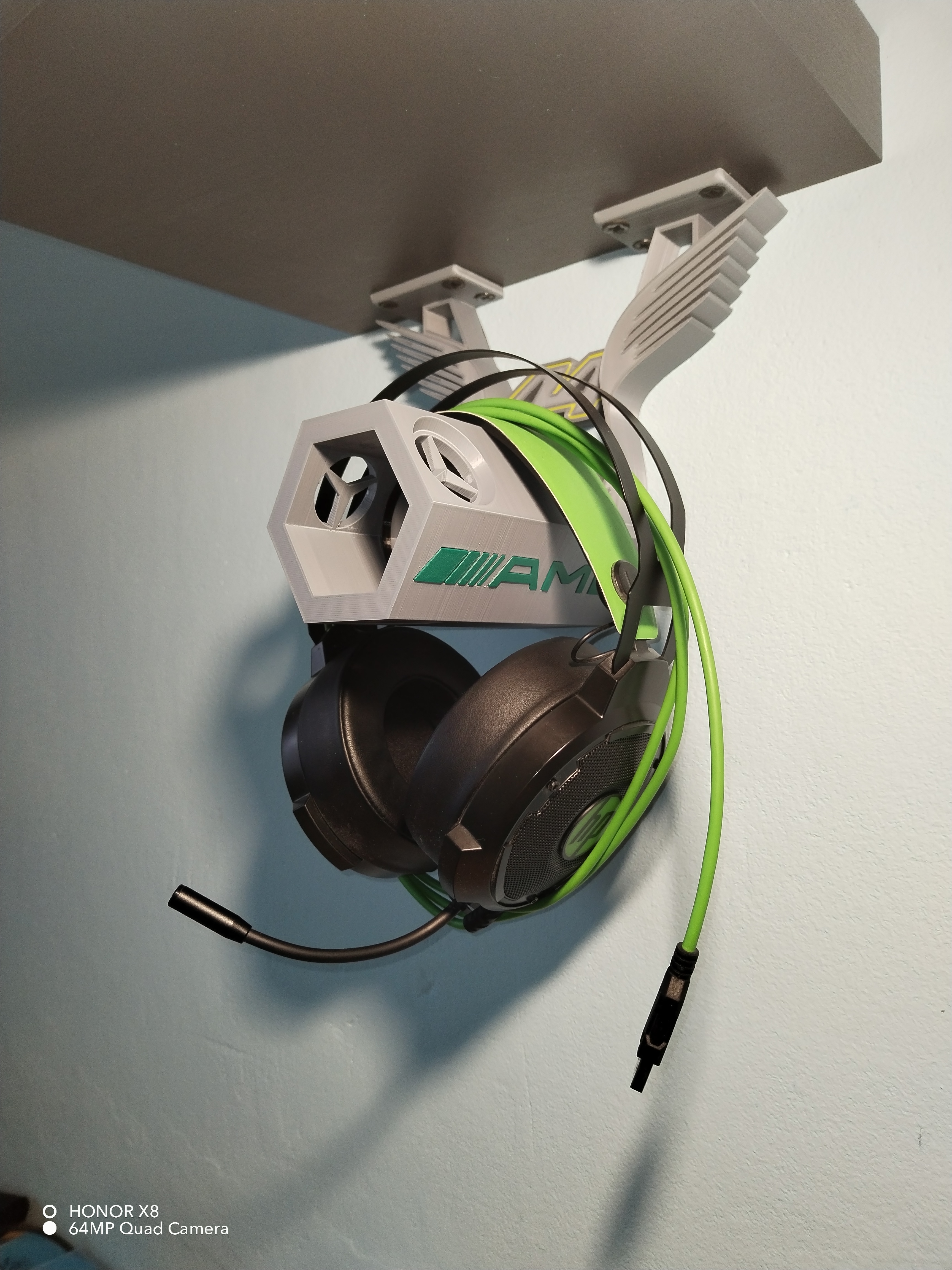 Headphones holder F1 LH 44