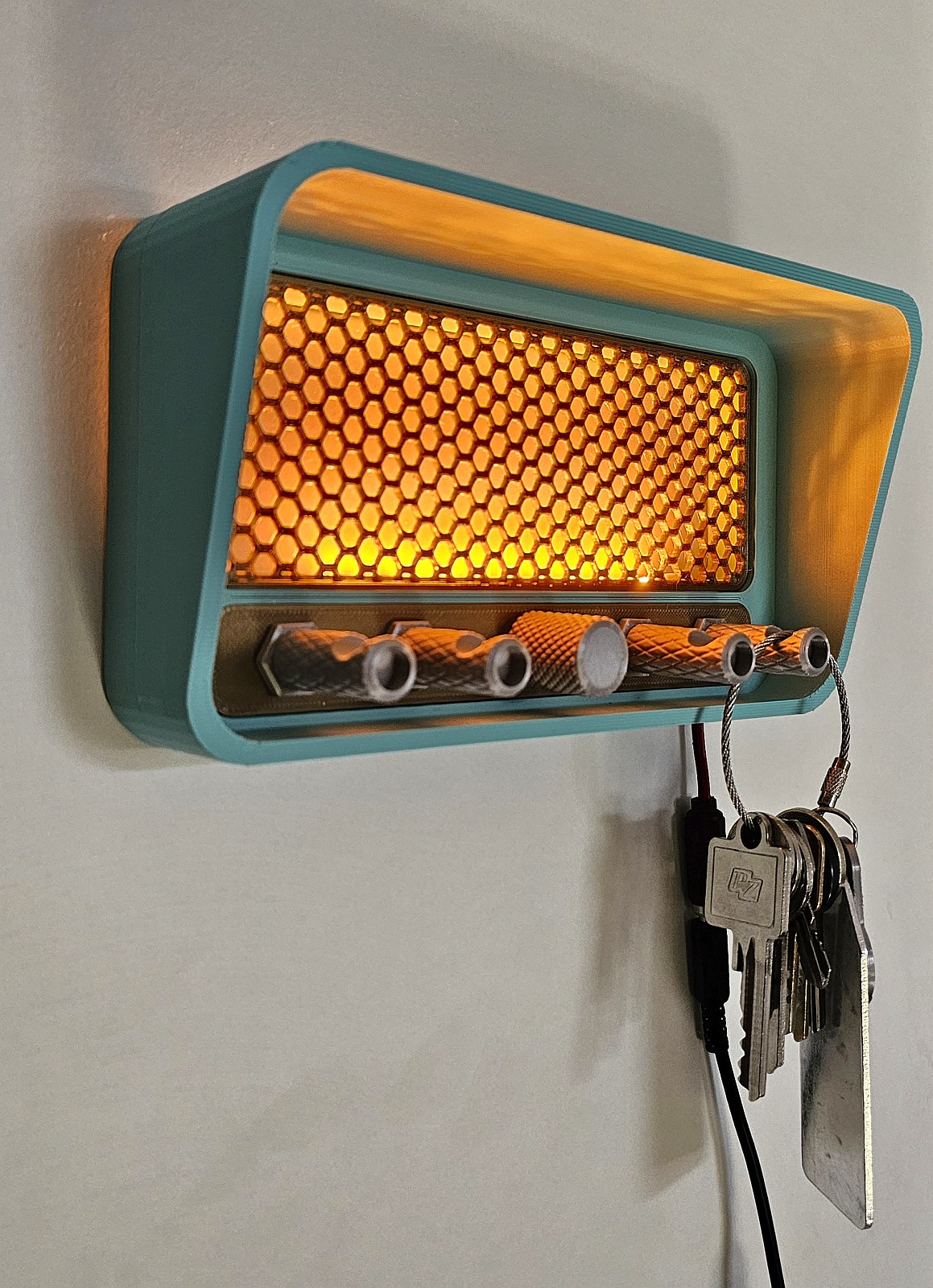 Key holder fifties / sixties radio style