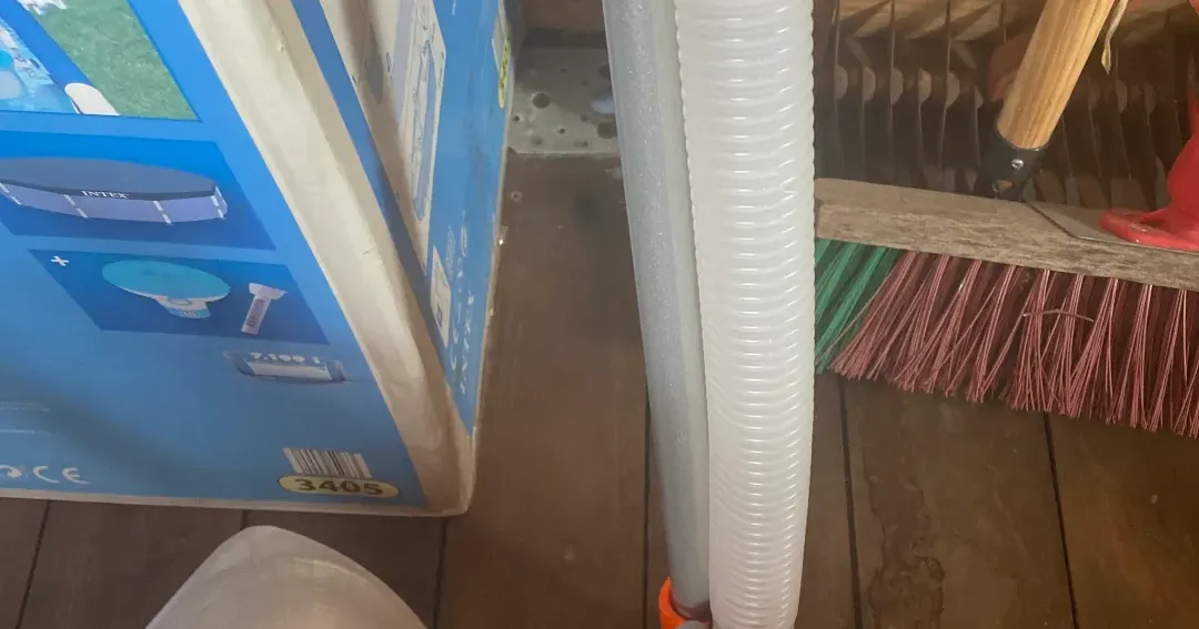 Intex Pool Vacuum Hose Holder by Fr3D Download free STL model