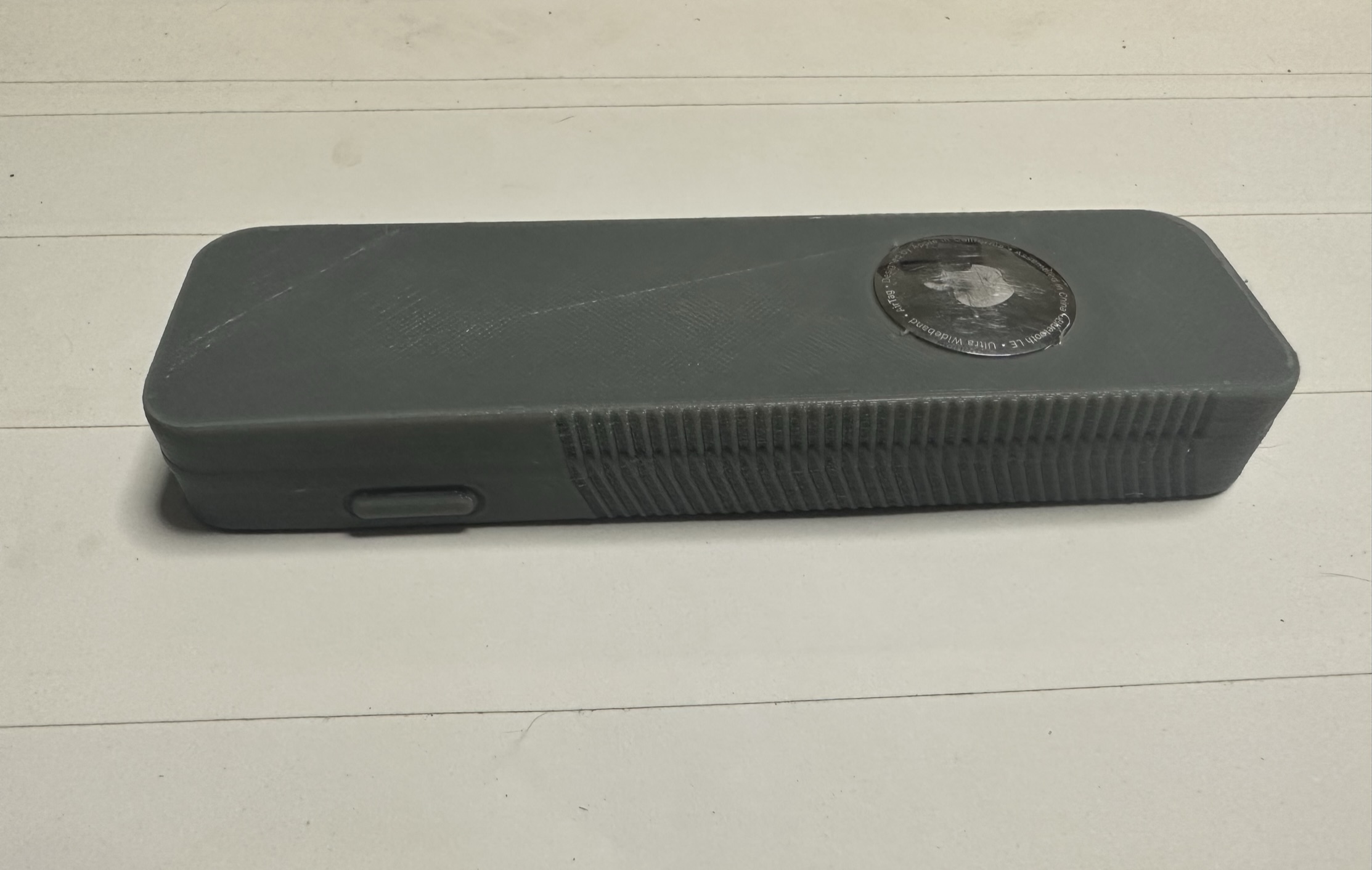 AirTag Tutucu ile Apple TV 4K Uzaktan Tampon (Sadece Plastik Aparattır!!!)